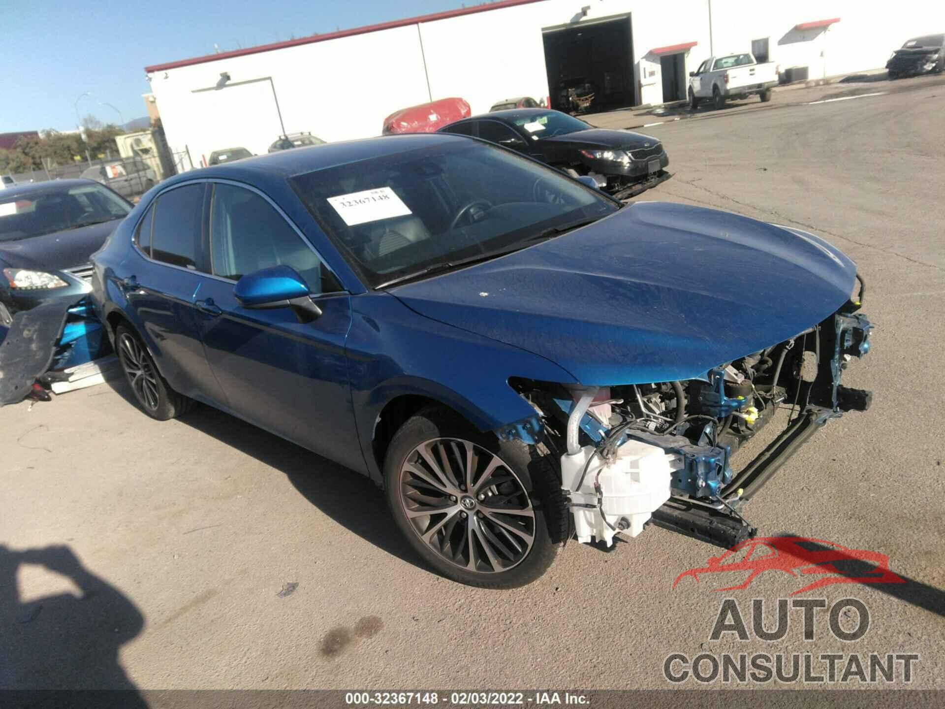 TOYOTA CAMRY 2018 - 4T1B11HK4JU010280