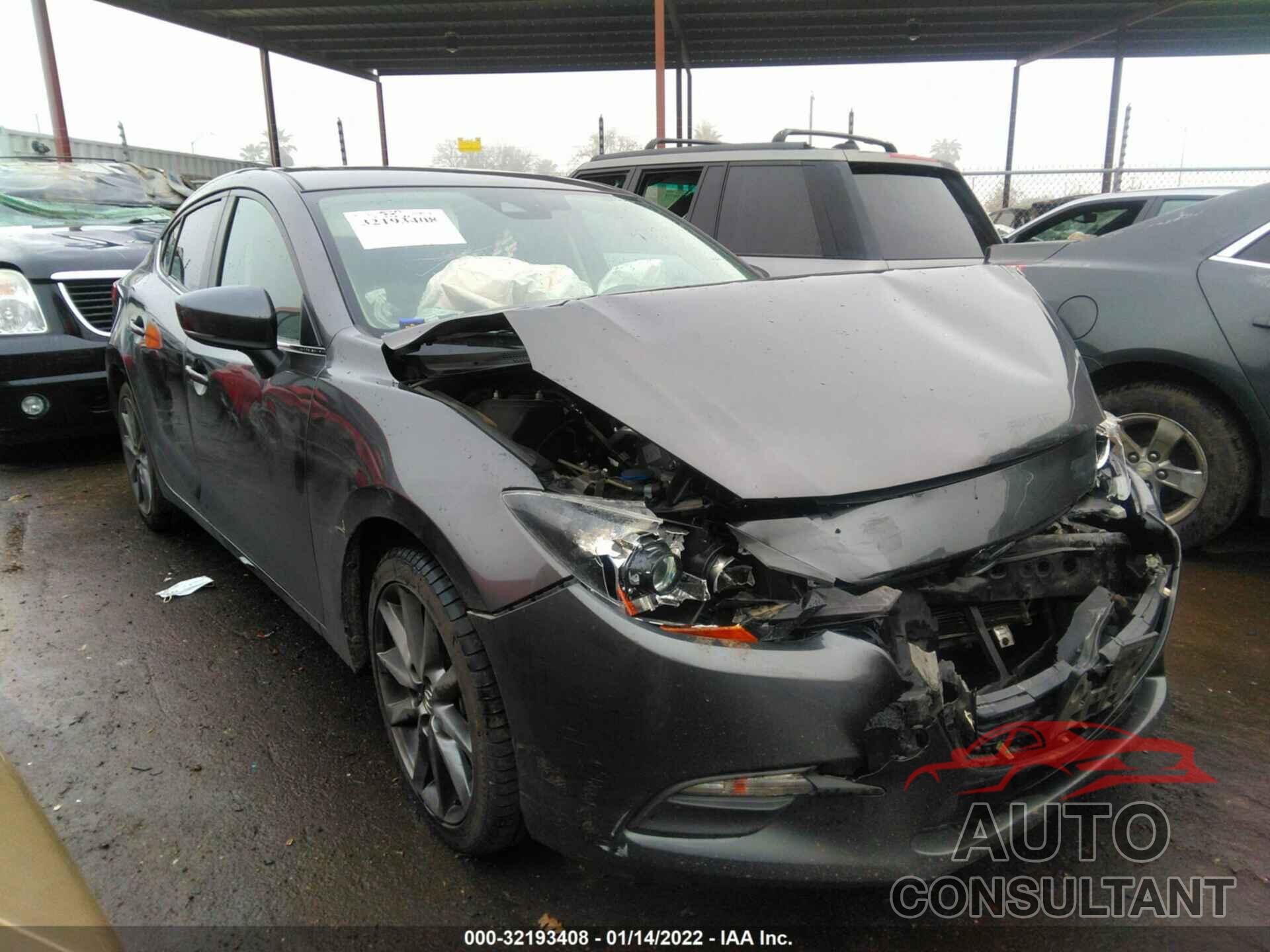 MAZDA MAZDA3 4-DOOR 2018 - 3MZBN1V36JM254603