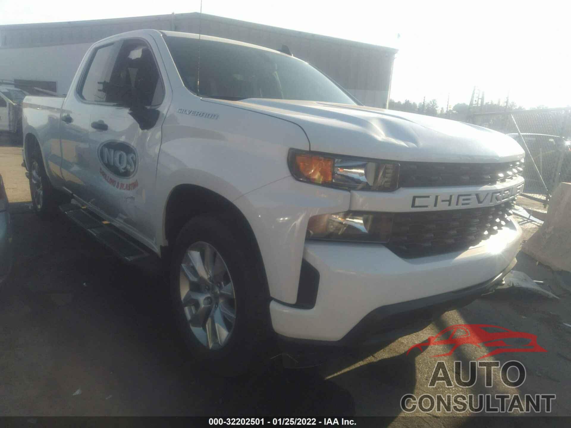 CHEVROLET SILVERADO 1500 2021 - 1GCRYBEH7MZ108711