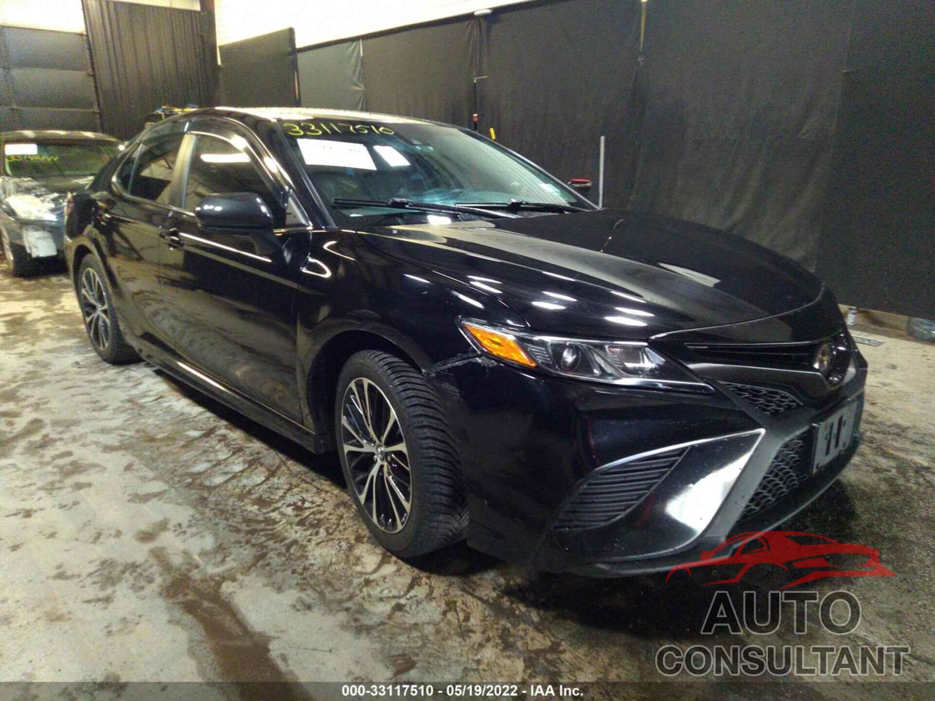 TOYOTA CAMRY 2018 - 4T1B11HK3JU130202