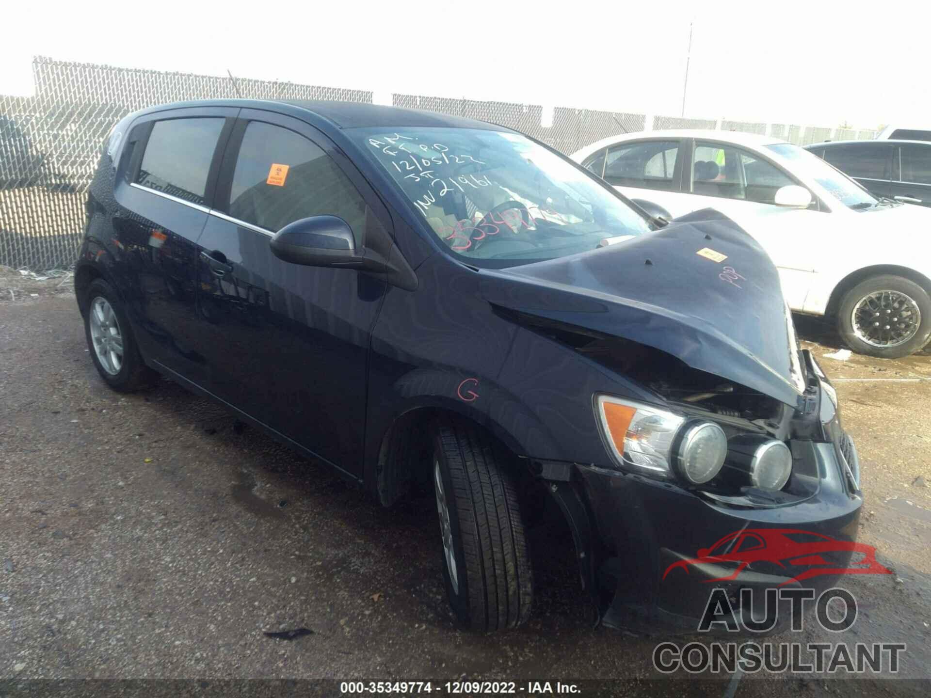 CHEVROLET SONIC 2015 - 1G1JC6SH2F4205427