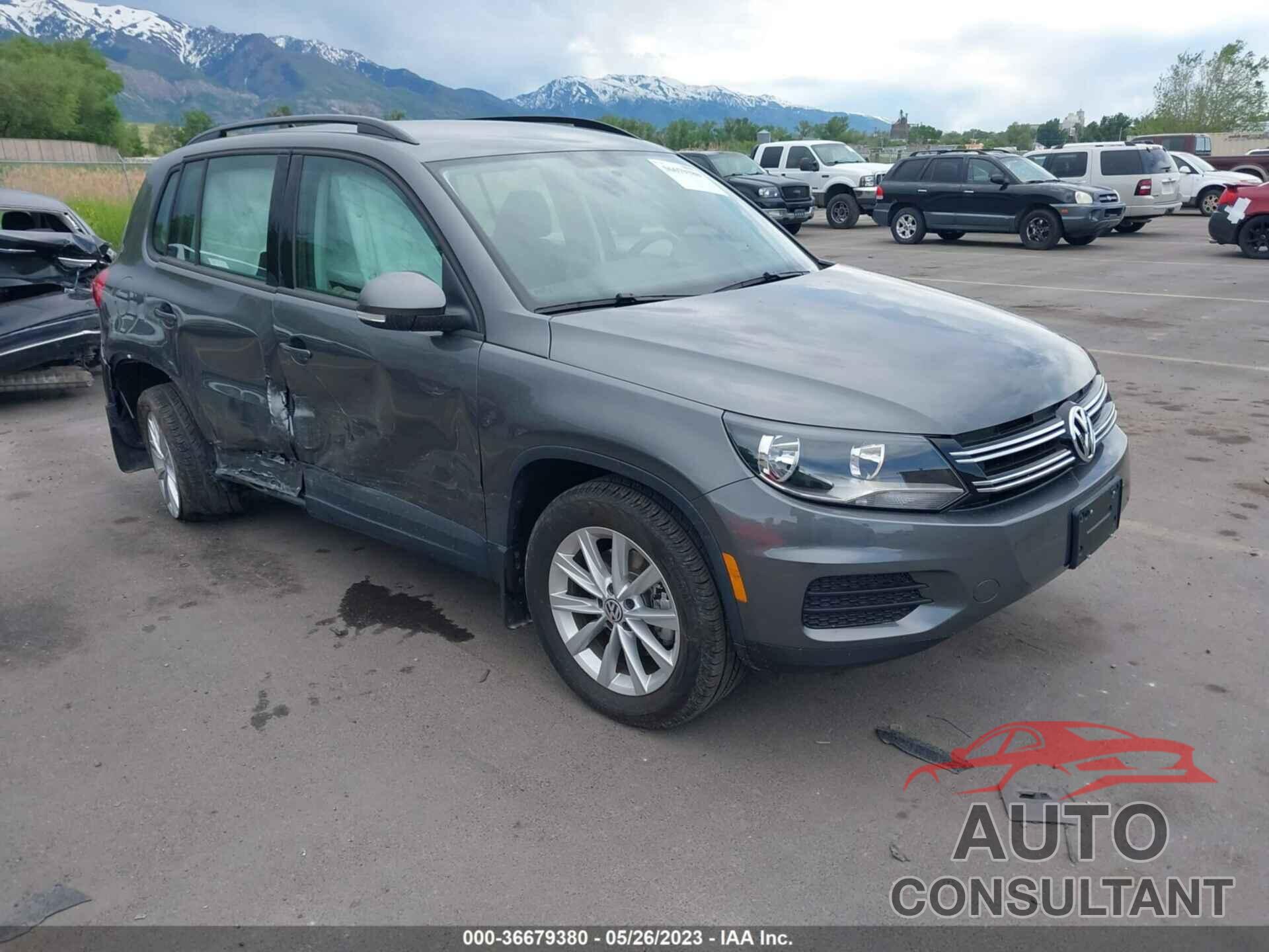 VOLKSWAGEN TIGUAN LIMITED 2018 - WVGBV7AX5JK002990