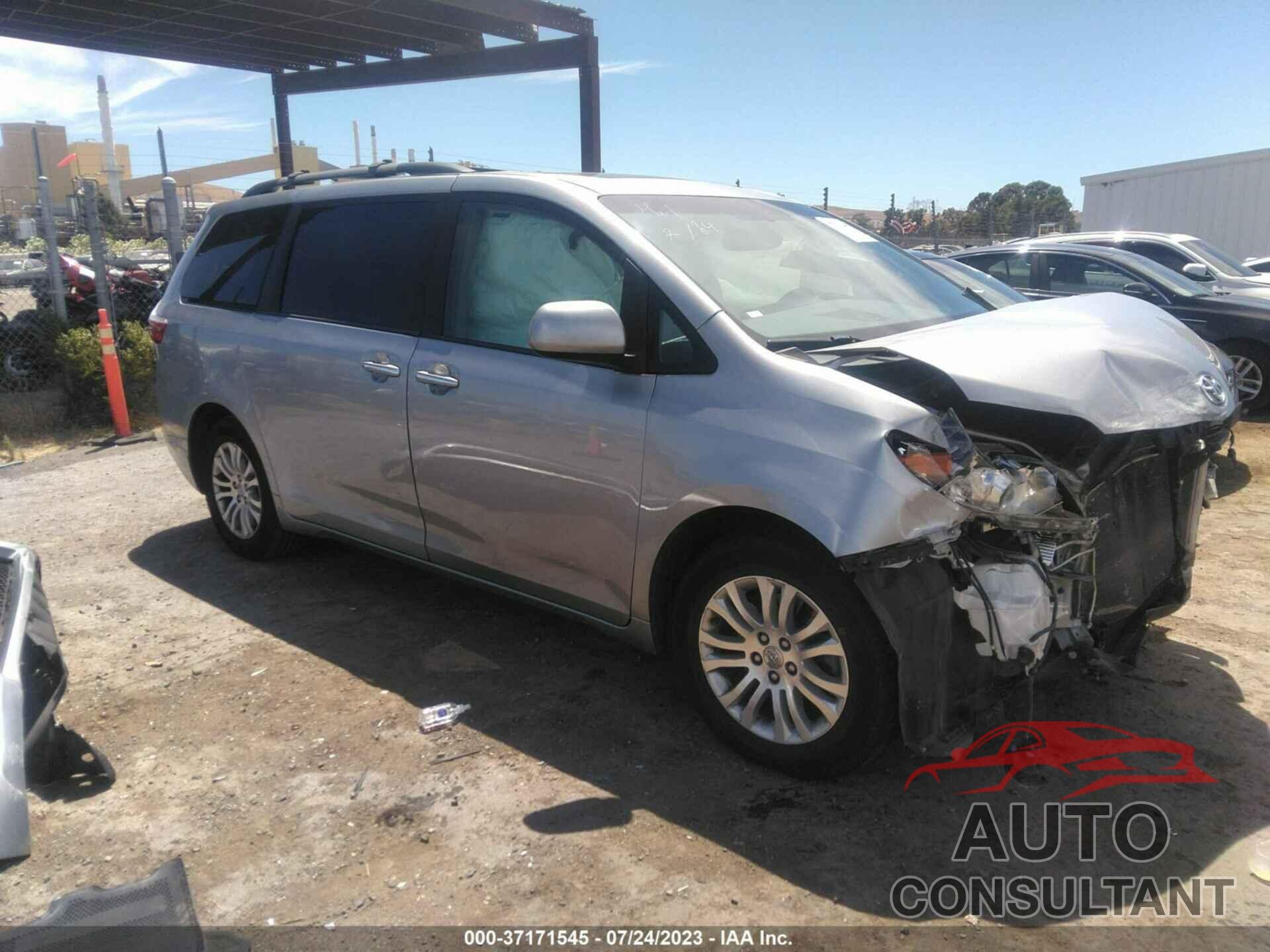 TOYOTA SIENNA 2015 - 5TDYK3DC3FS651082