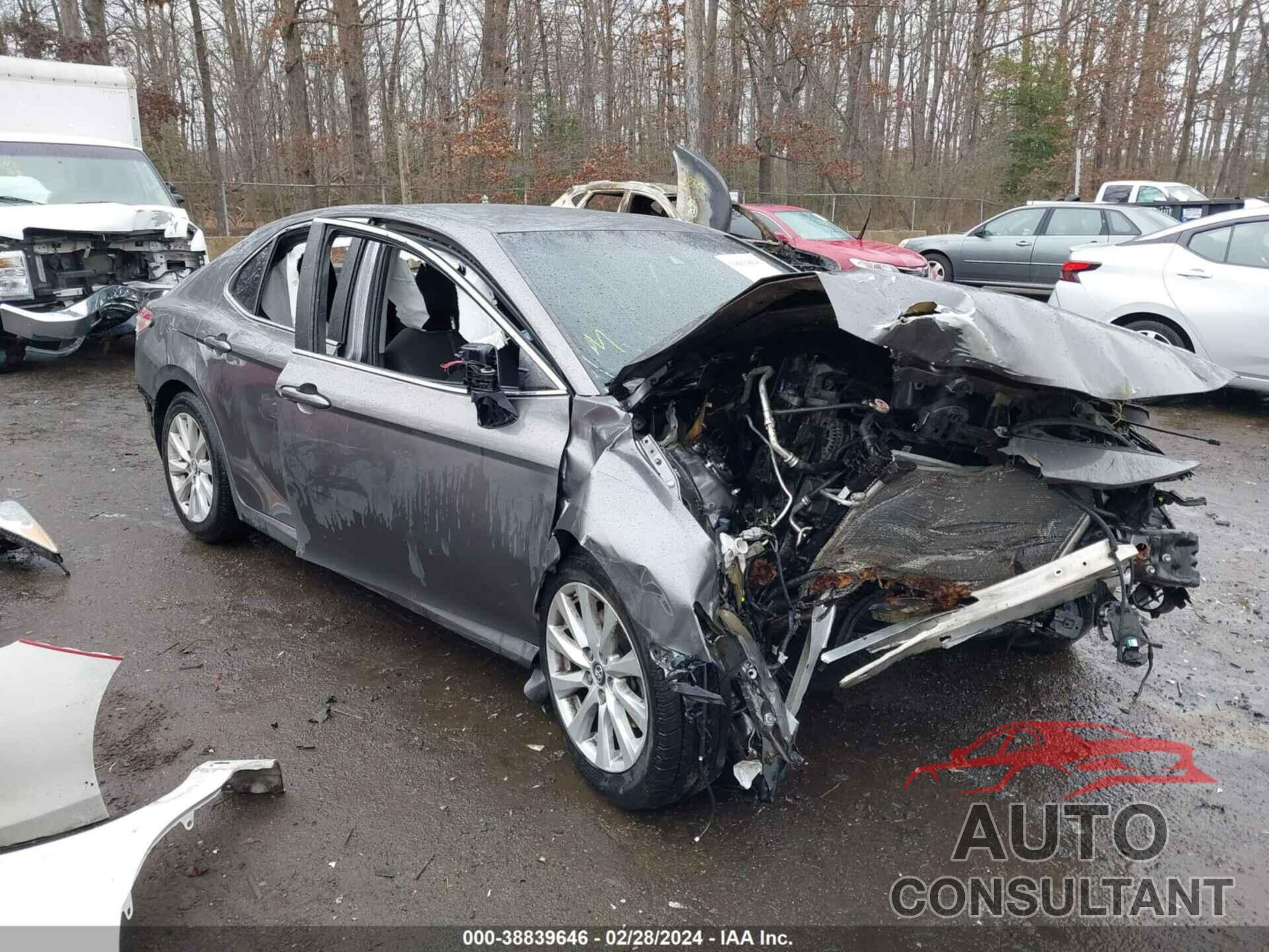 TOYOTA CAMRY 2018 - 4T1B11HK7JU057013