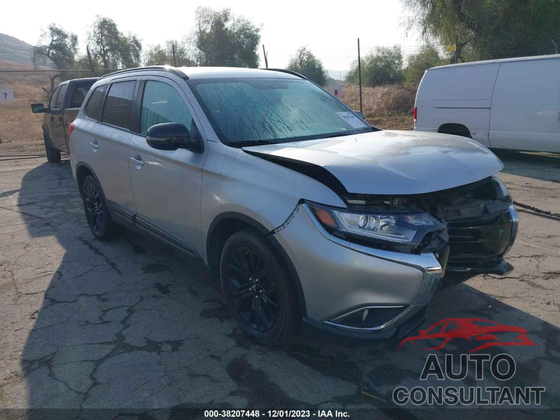MITSUBISHI OUTLANDER 2018 - JA4AD3A39JZ050941