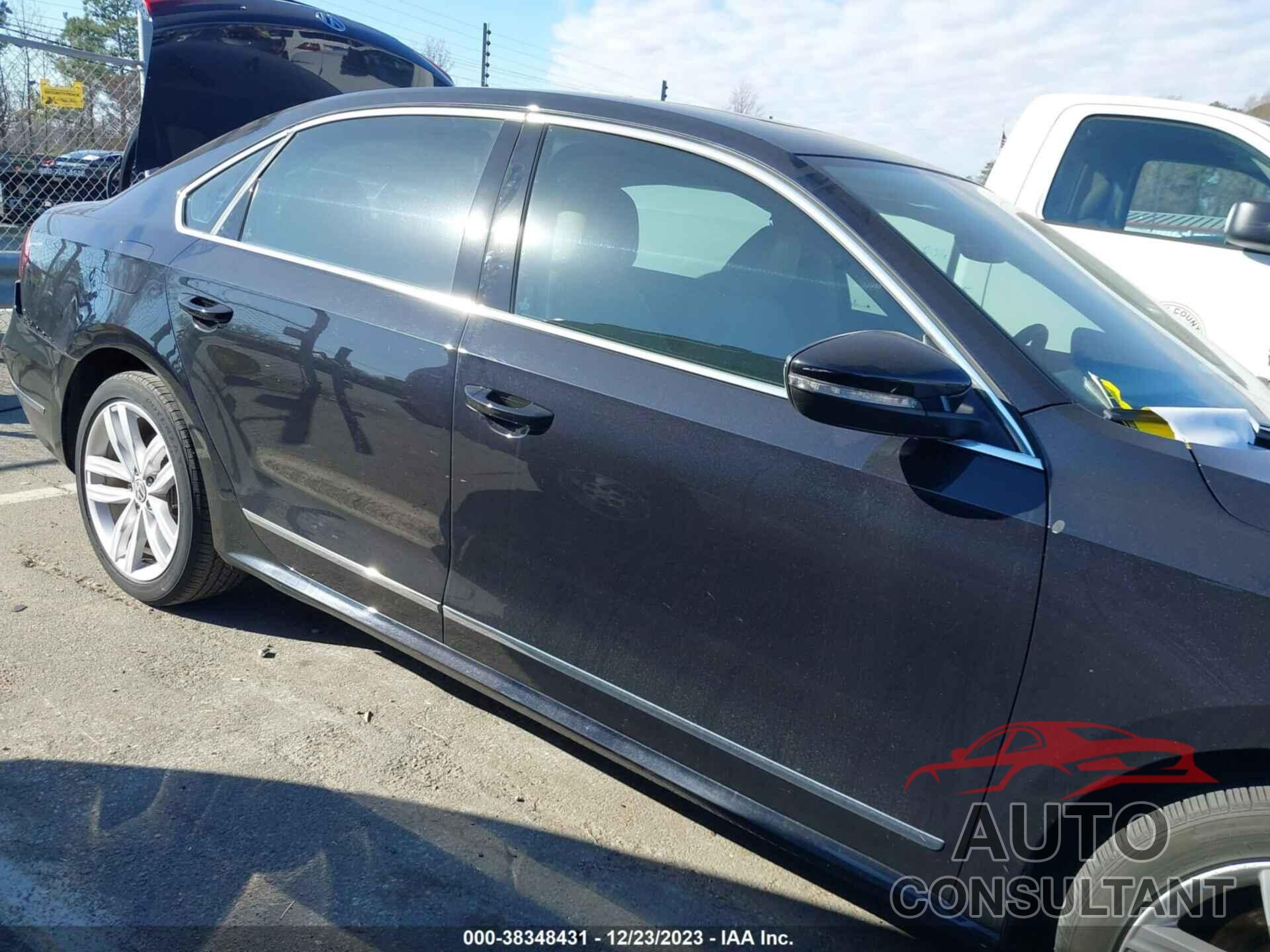 VOLKSWAGEN PASSAT 2018 - 1VWCA7A31JC019116