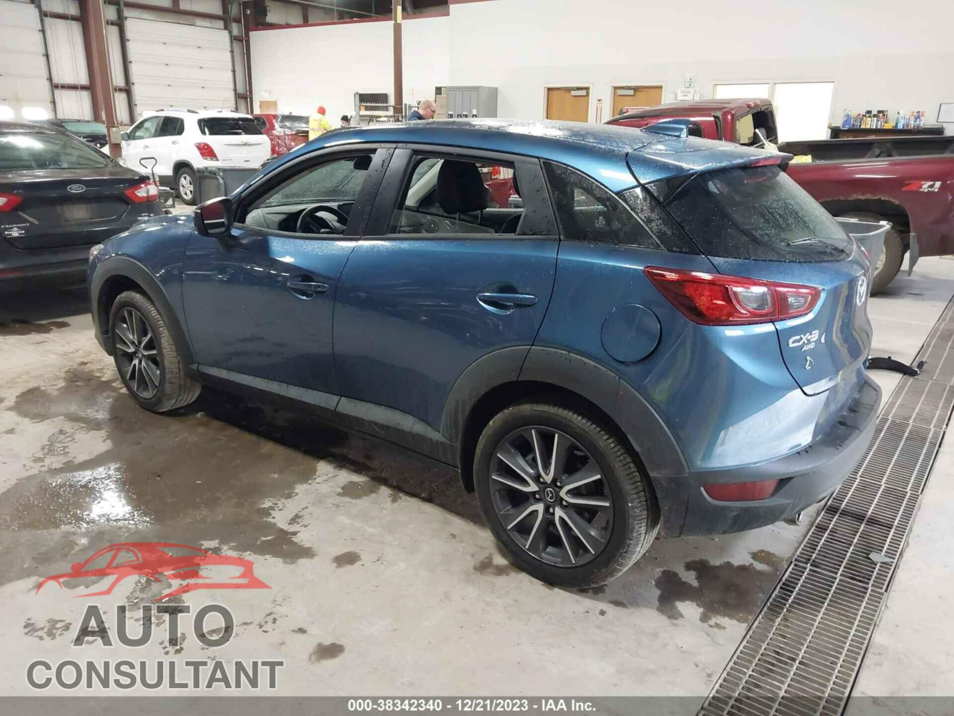 MAZDA CX-3 2018 - JM1DKFC77J0323048