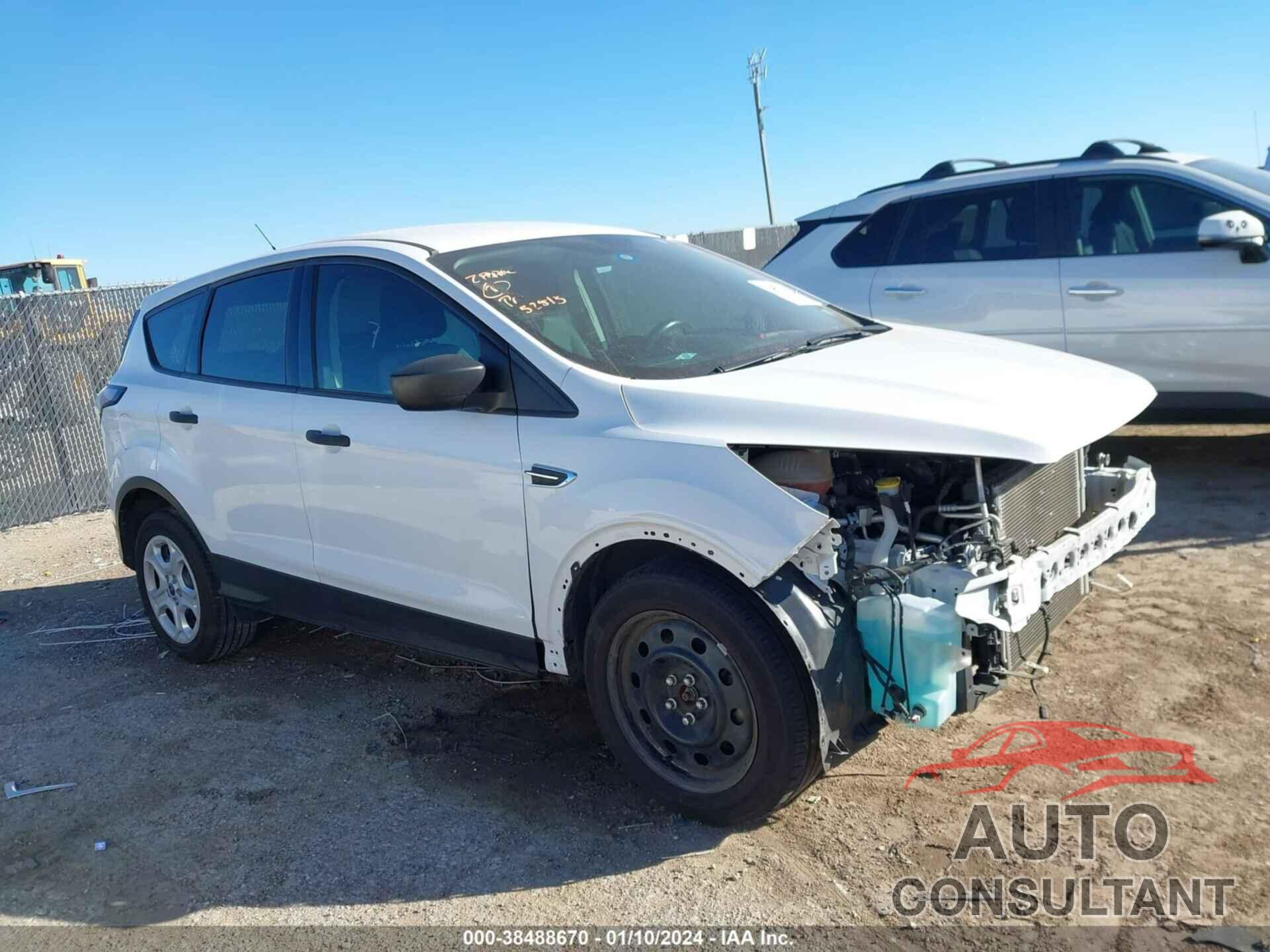 FORD ESCAPE 2017 - 1FMCU0F78HUC10402