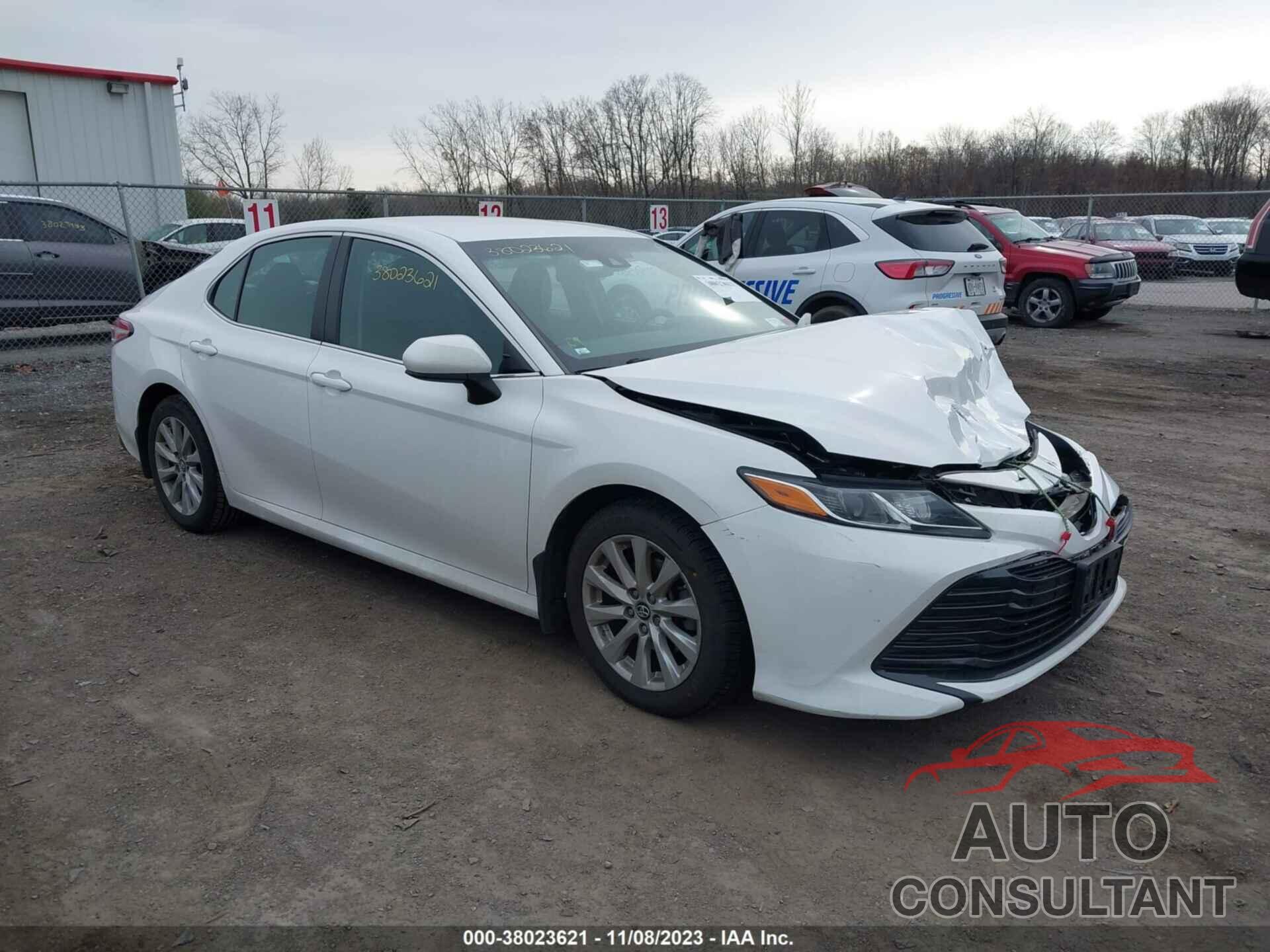 TOYOTA CAMRY 2018 - 4T1B11HK0JU108996