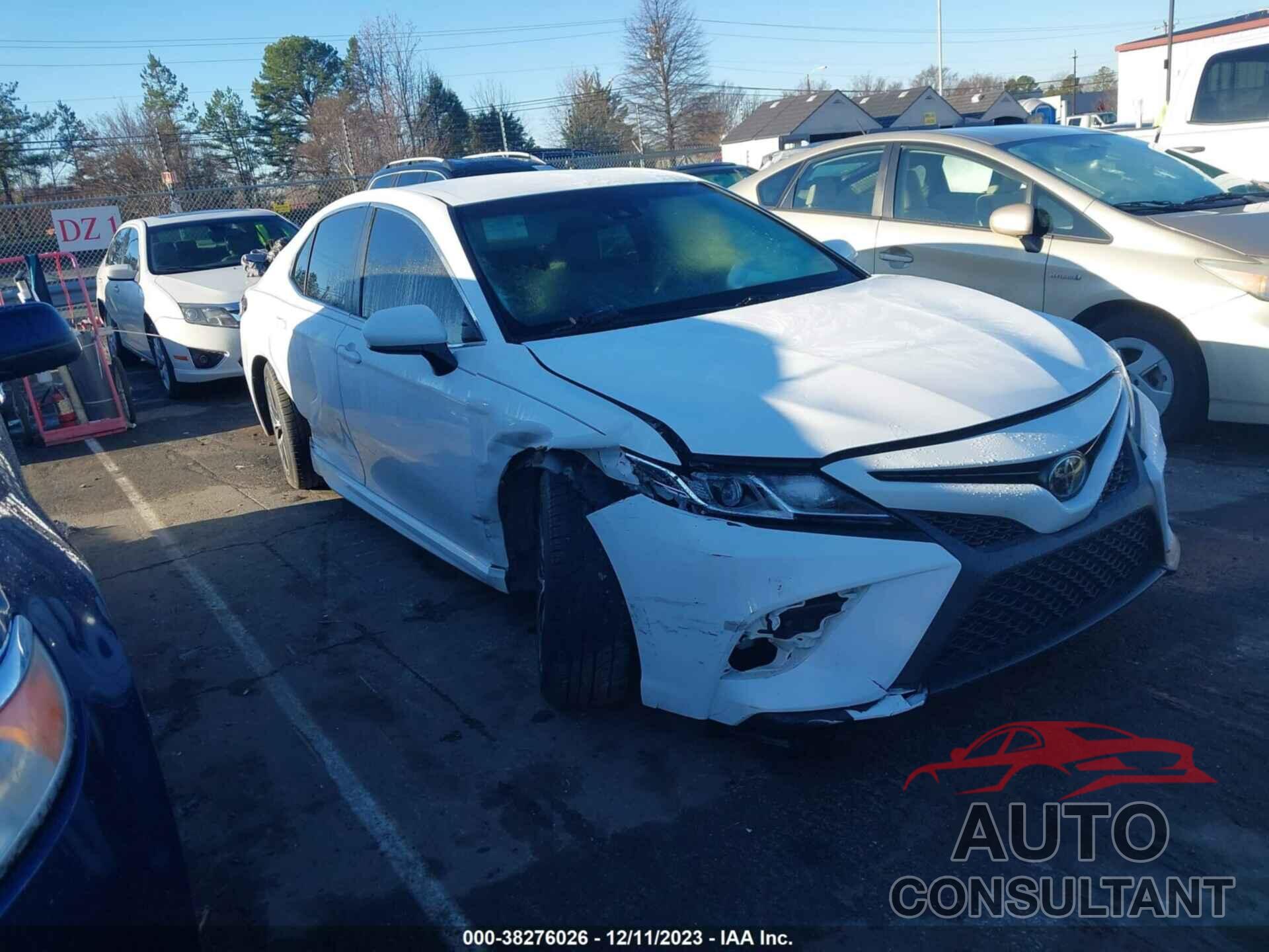 TOYOTA CAMRY 2018 - 4T1B11HK4JU571028