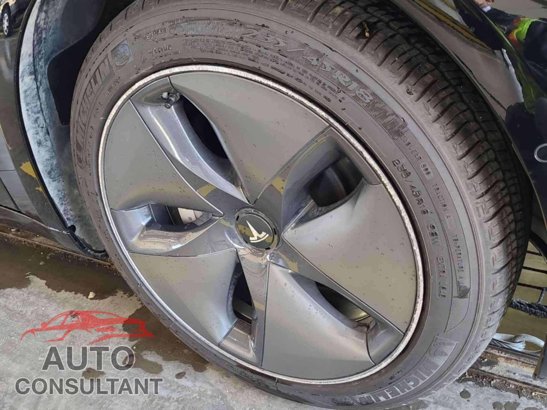 TESLA MODEL 3 2019 - 5YJ3E1EB7KF193962