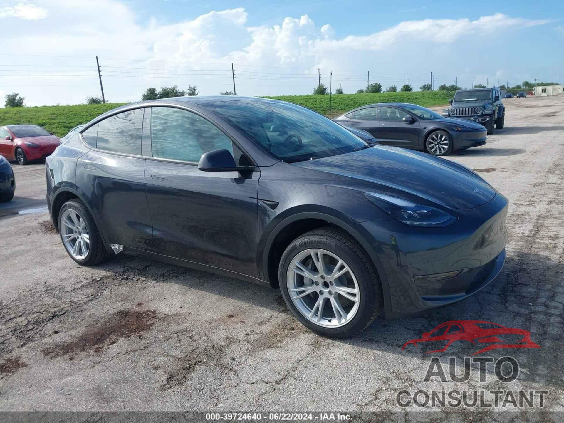 TESLA MODEL Y 2024 - 7SAYGDED7RF087401