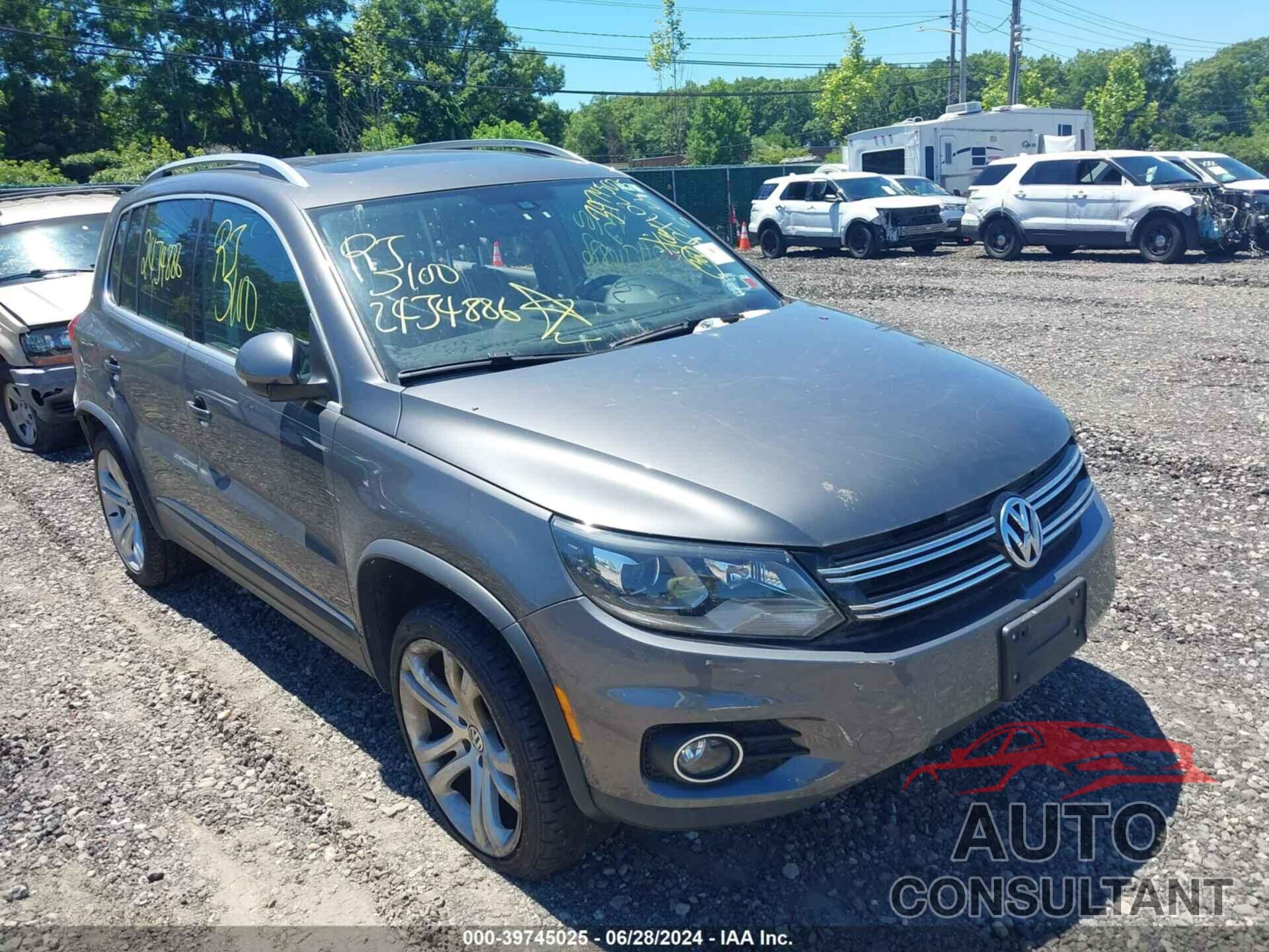 VOLKSWAGEN TIGUAN 2016 - WVGBV7AXXGW527304