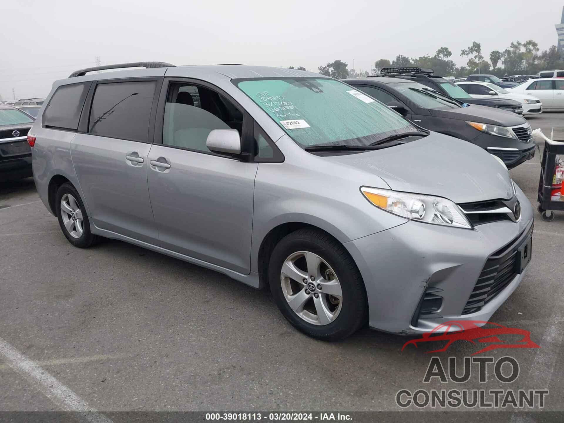 TOYOTA SIENNA 2018 - 5TDKZ3DC1JS932551