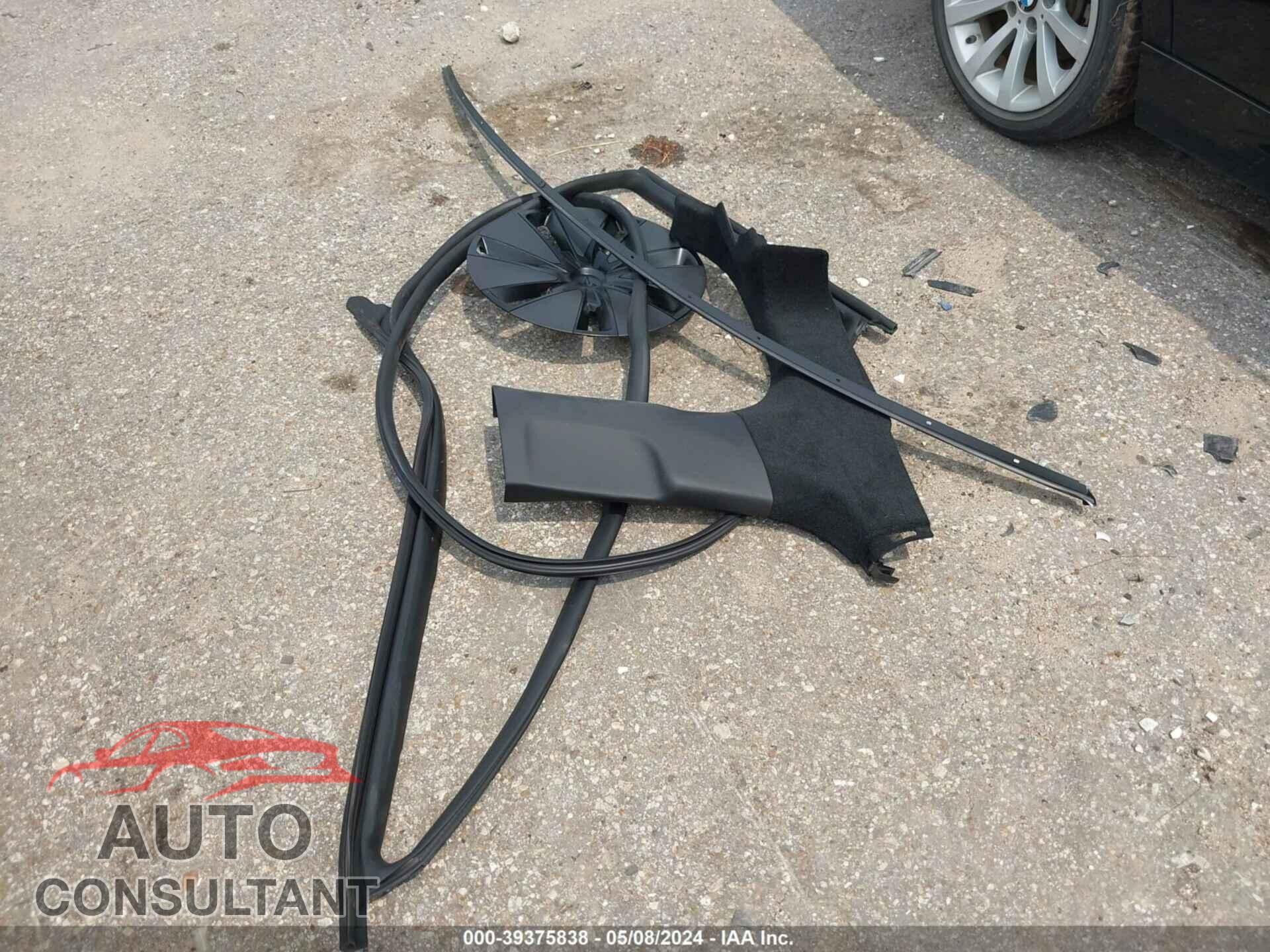 TESLA MODEL 3 2024 - 5YJ3E1EA1RF717348