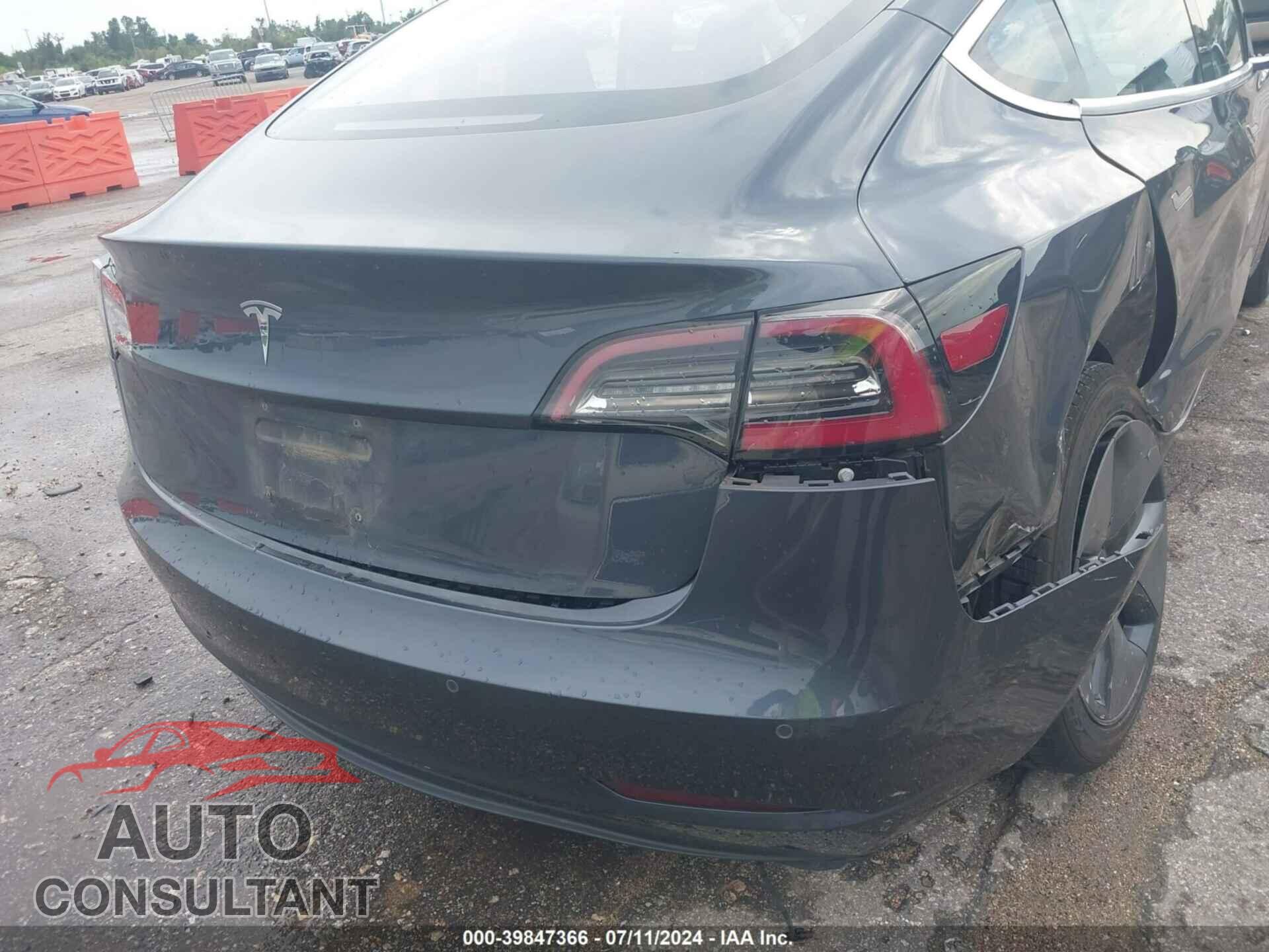 TESLA MODEL 3 2018 - 5YJ3E1EA4JF032054