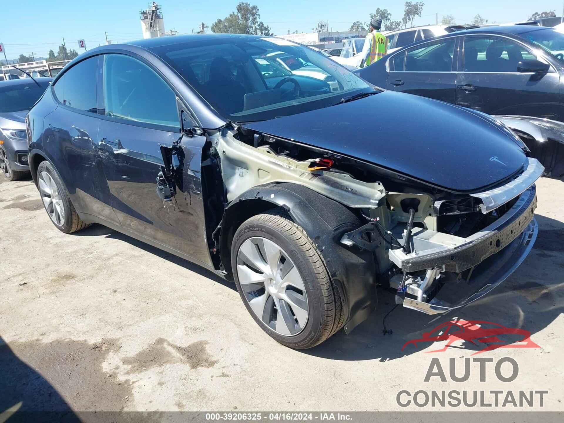 TESLA MODEL Y 2024 - 7SAYGAEE8RF981480