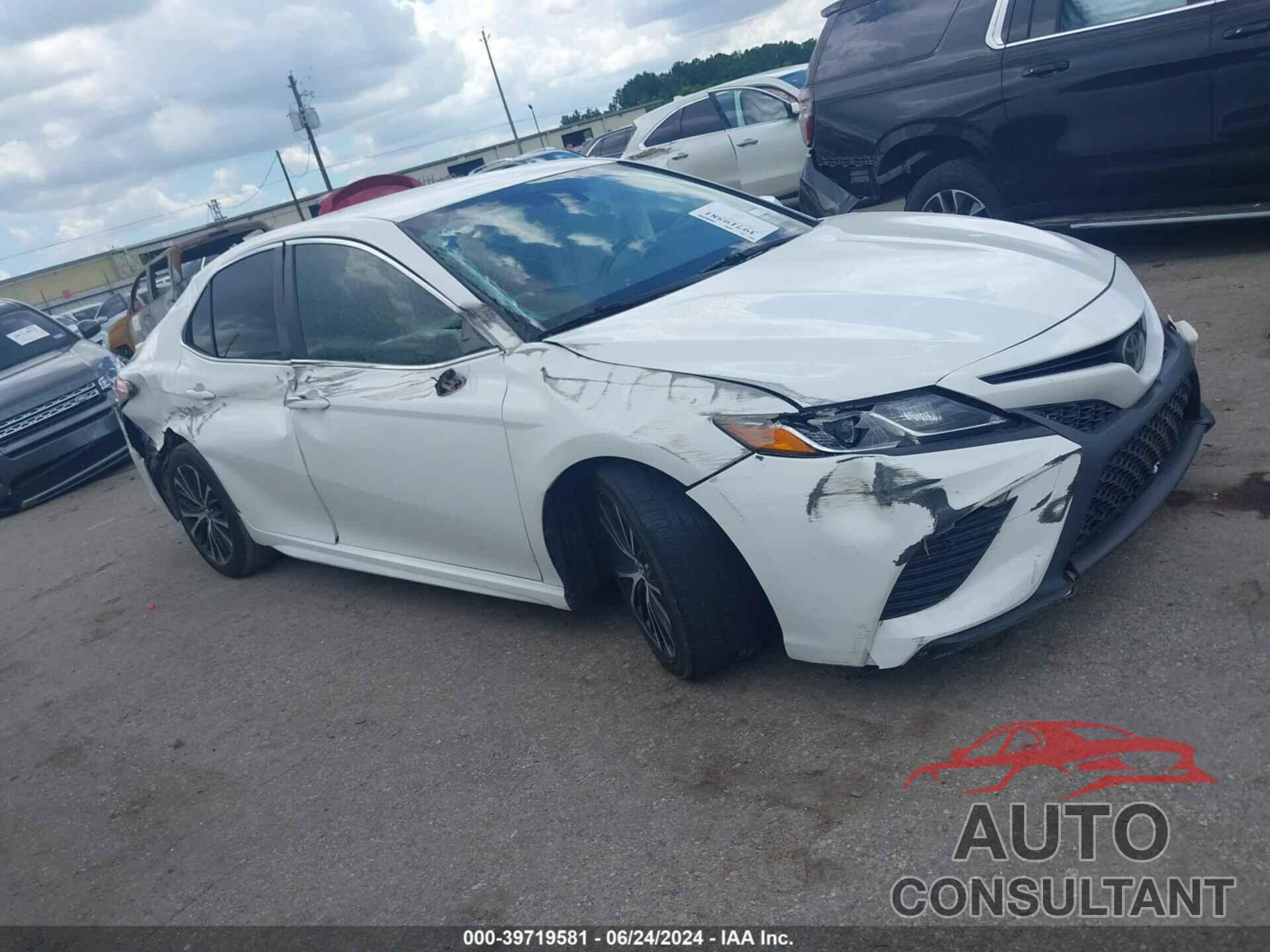 TOYOTA CAMRY 2018 - JTNB11HK6J3031380