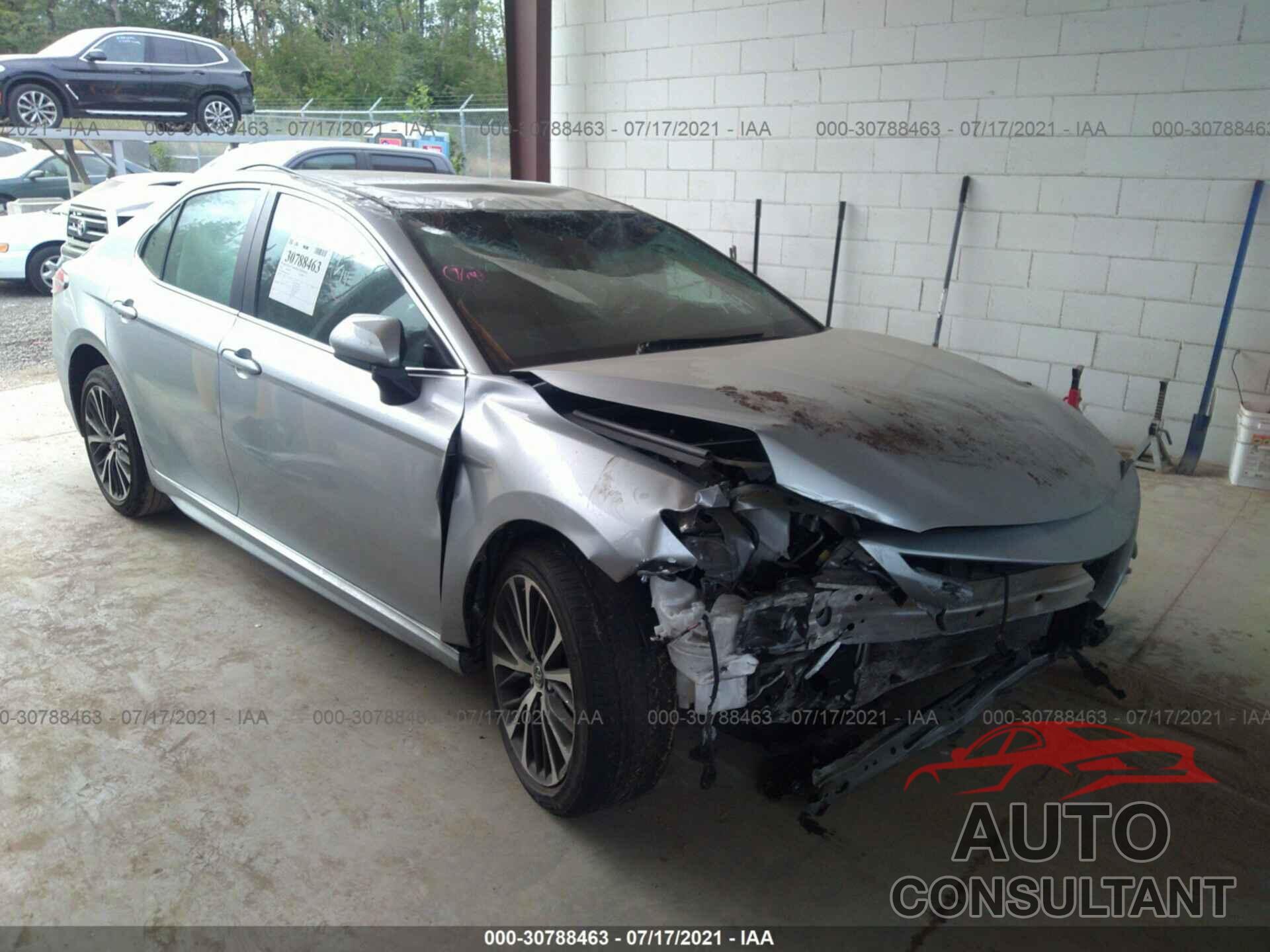 TOYOTA CAMRY 2018 - 4T1B11HK6JU045693