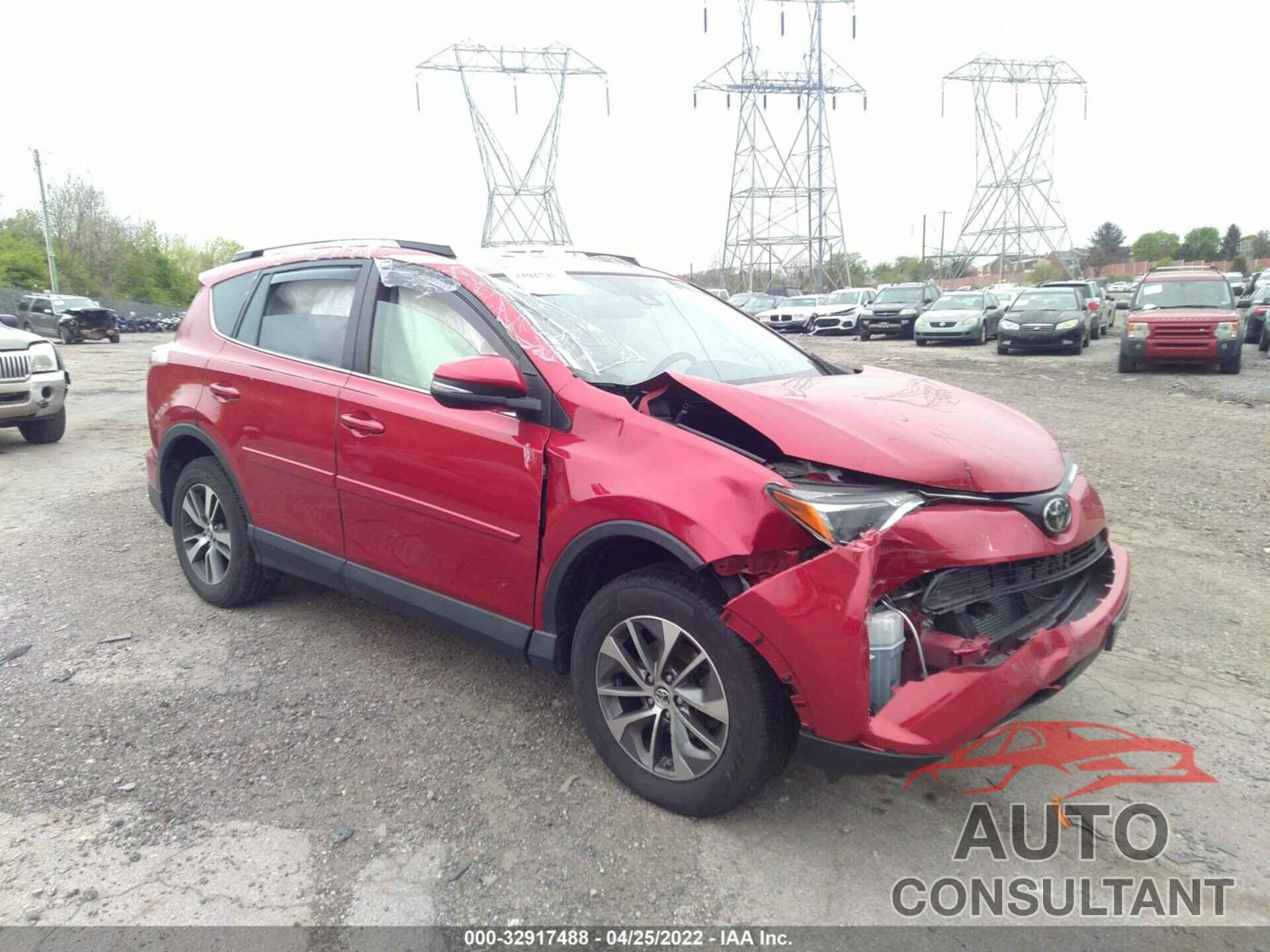 TOYOTA RAV4 2017 - JTMRFREV7HJ144147