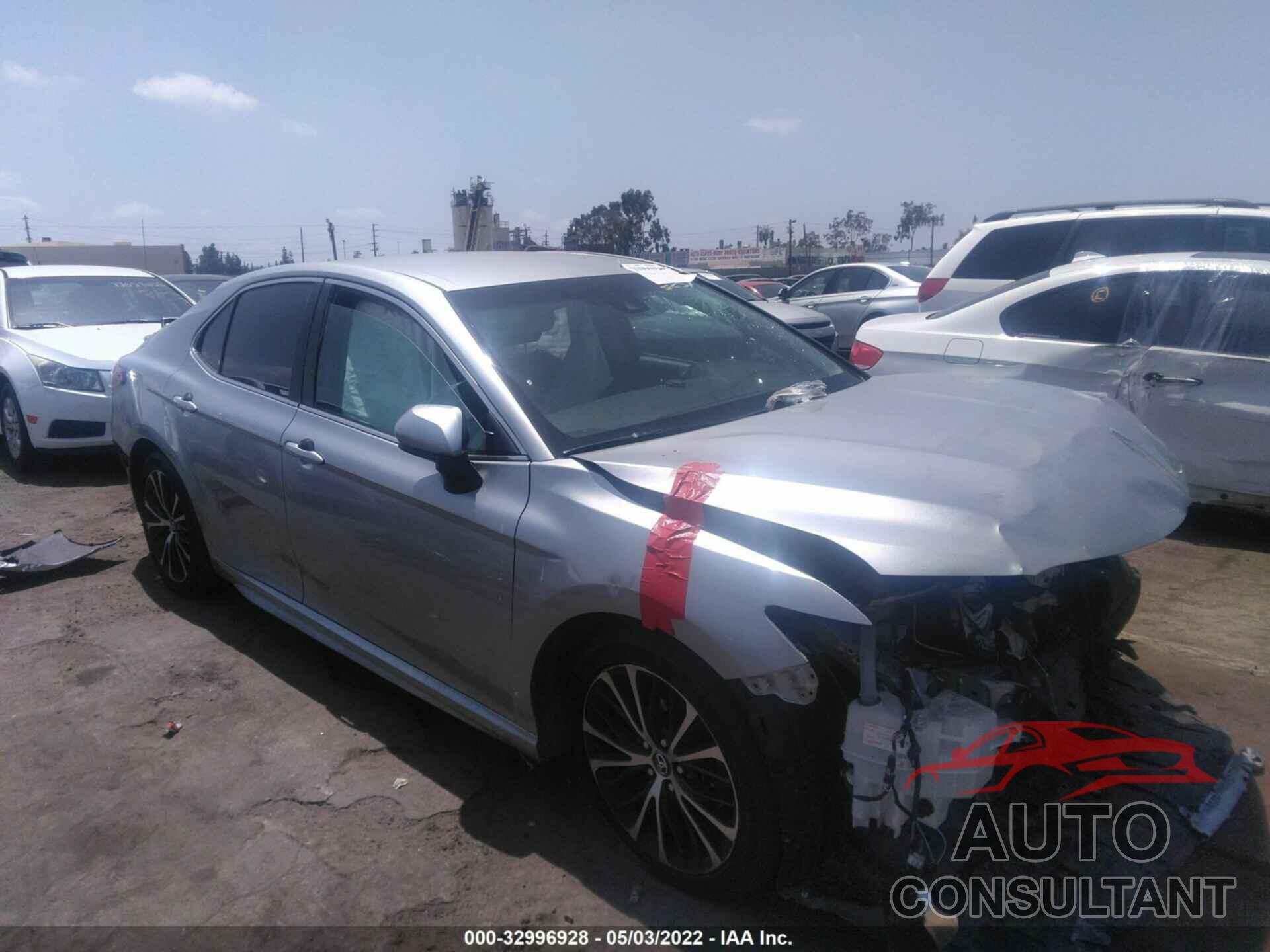 TOYOTA CAMRY 2018 - 4T1B11HK7JU080646