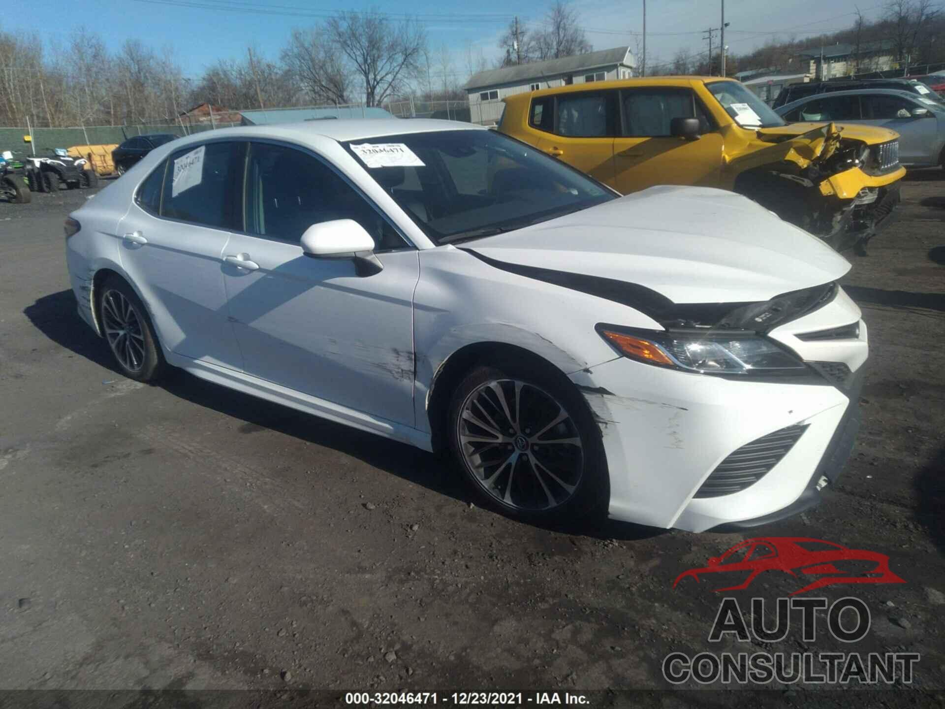 TOYOTA CAMRY 2018 - 4T1B11HK8JU106011