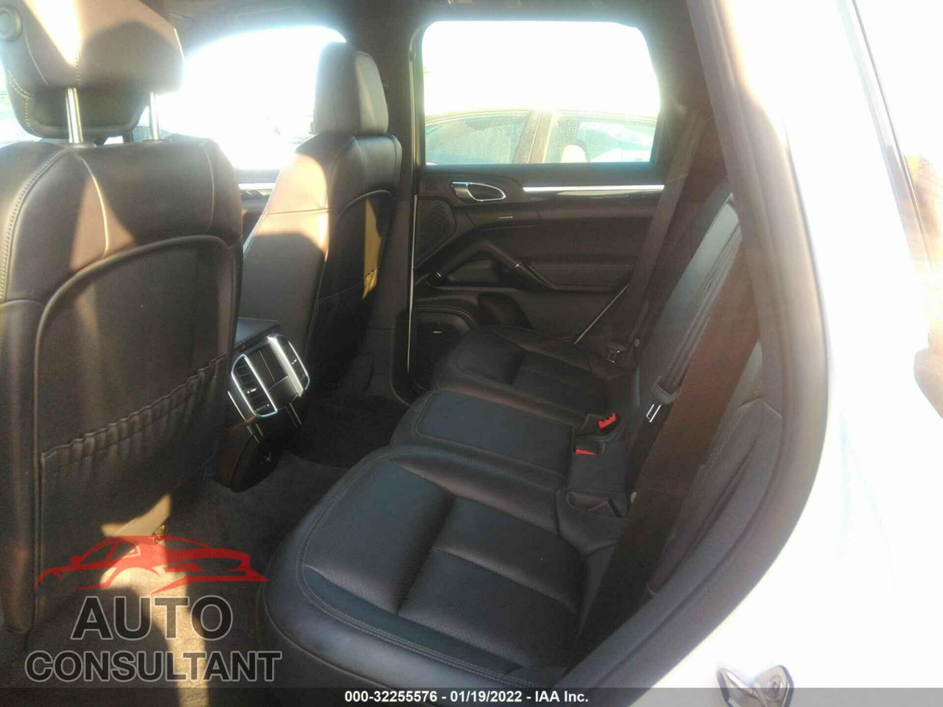 PORSCHE CAYENNE 2017 - WP1AA2A21HKA83398