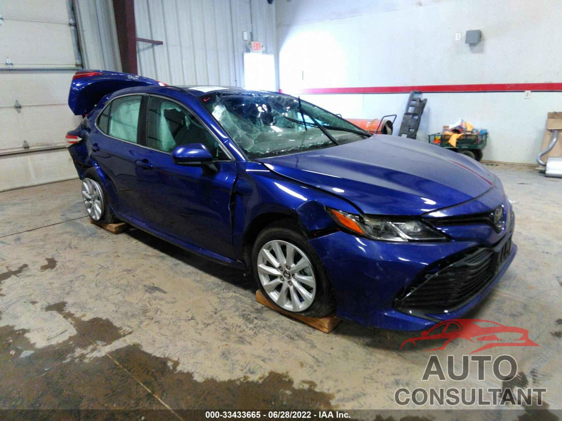 TOYOTA CAMRY 2018 - 4T1B11HK0JU674009