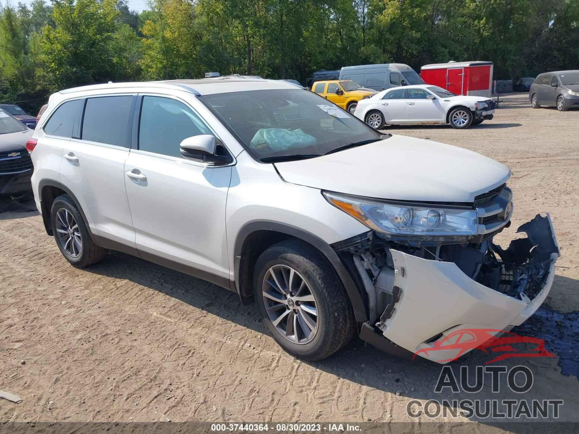 TOYOTA HIGHLANDER 2019 - 5TDJZRFH4KS605957