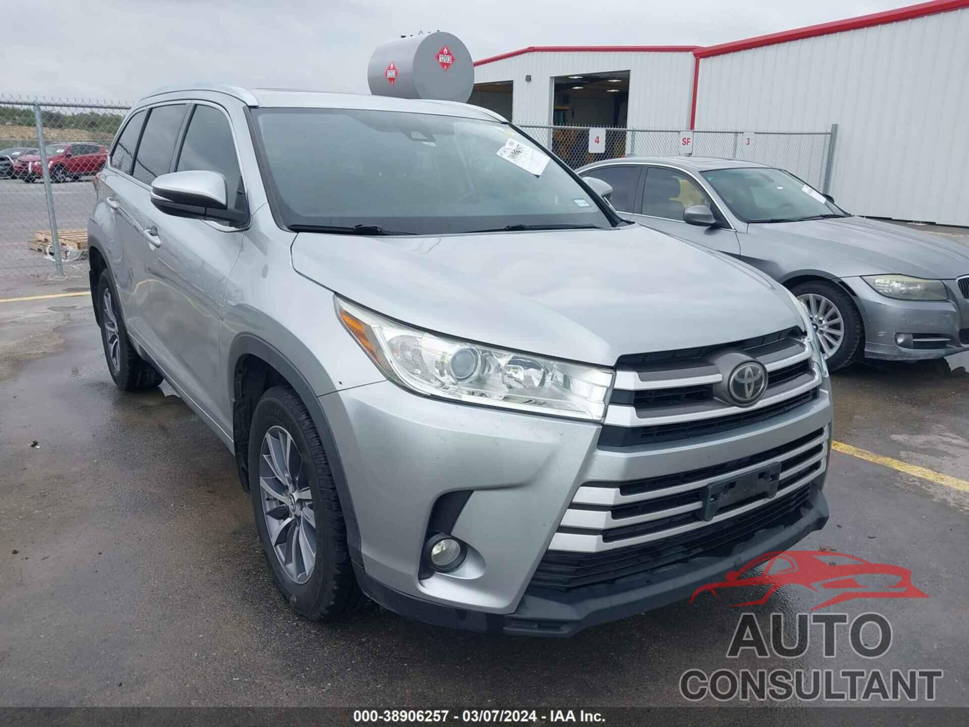 TOYOTA HIGHLANDER 2018 - 5TDKZRFH3JS530087