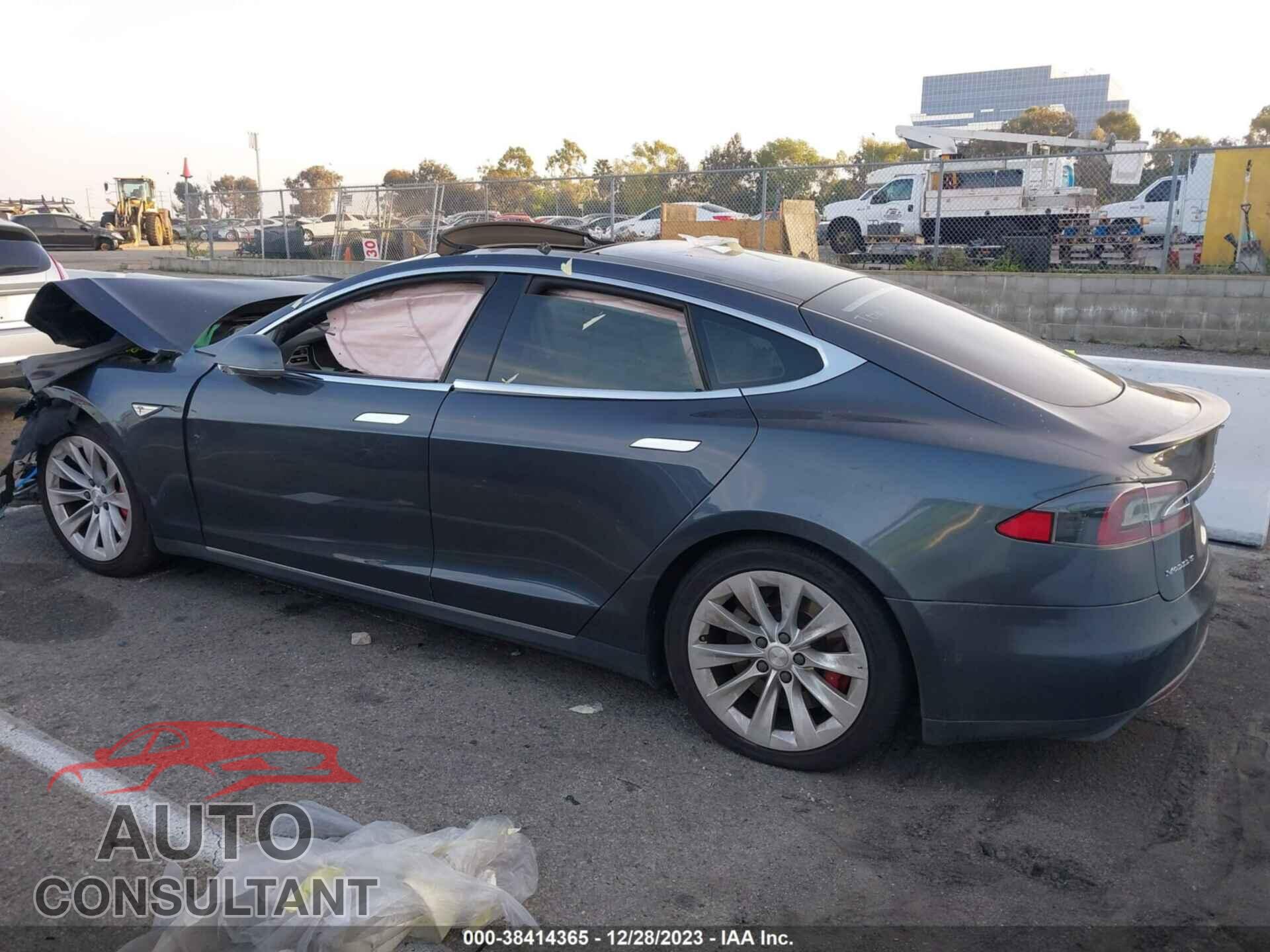 TESLA MODEL S 2015 - 5YJSA1E40FF111732