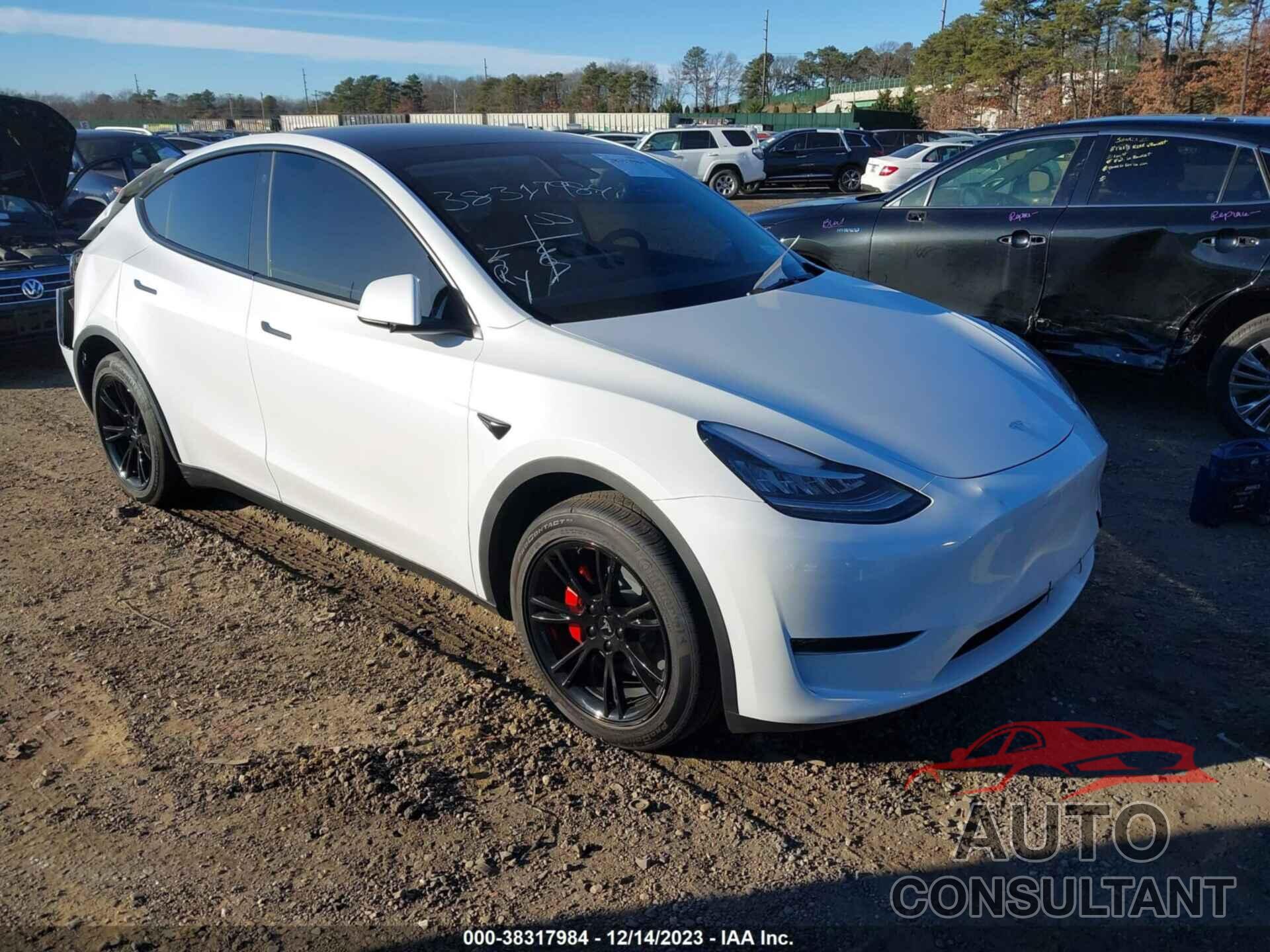 TESLA MODEL Y 2023 - 7SAYGDEEXPA104372