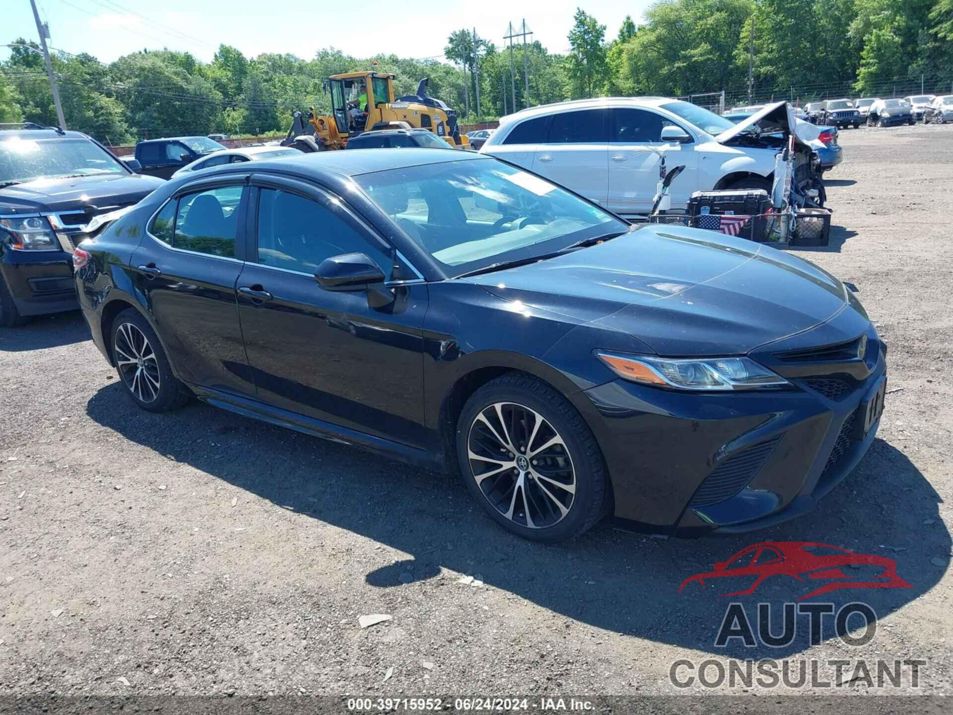 TOYOTA CAMRY 2018 - 4T1B11HK1JU145927
