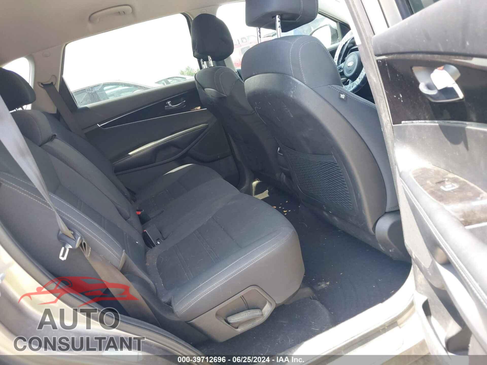 KIA SORENTO 2017 - 5XYPG4A35HG211971