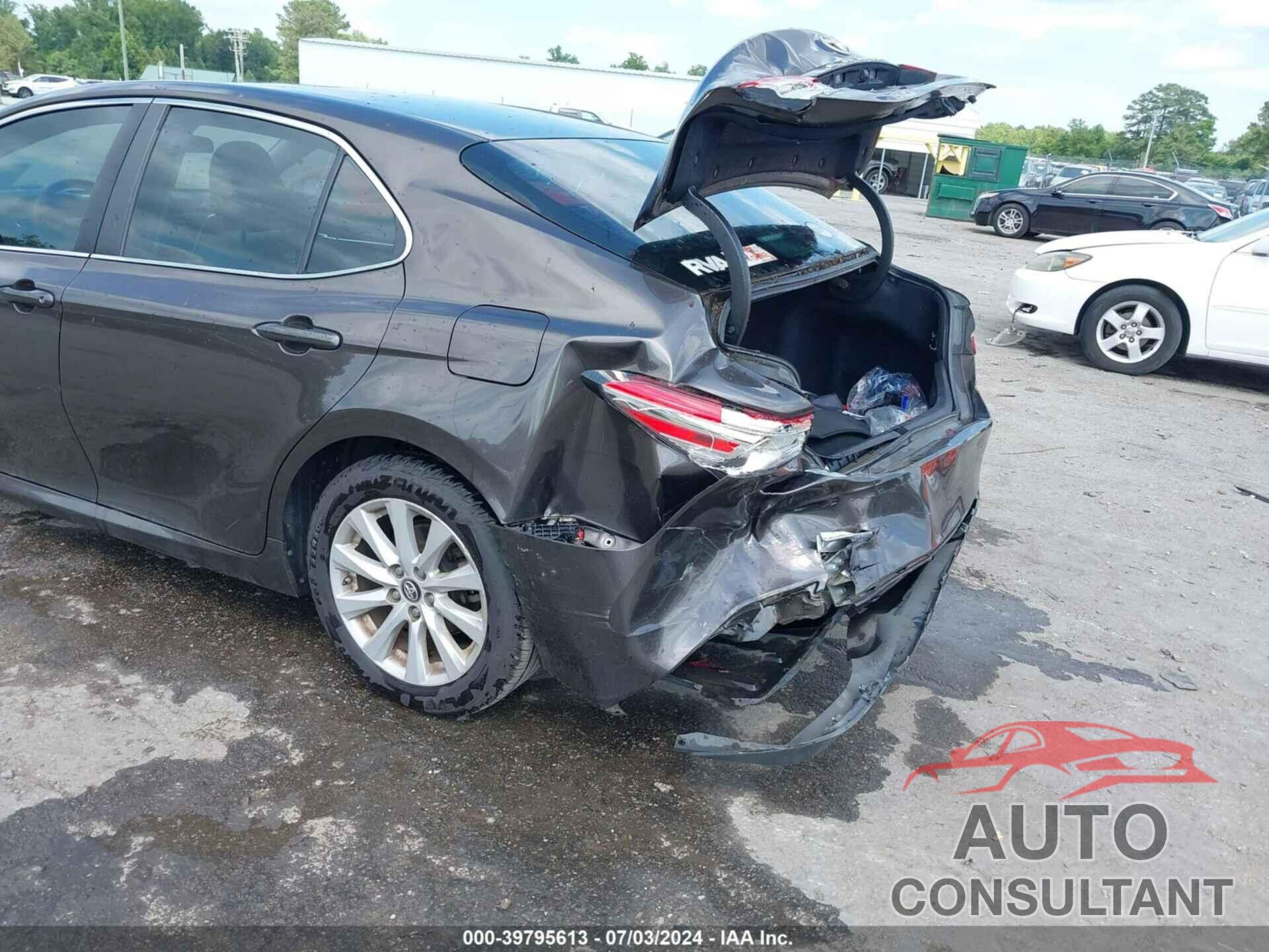 TOYOTA CAMRY 2018 - 4T1B11HK6JU098362