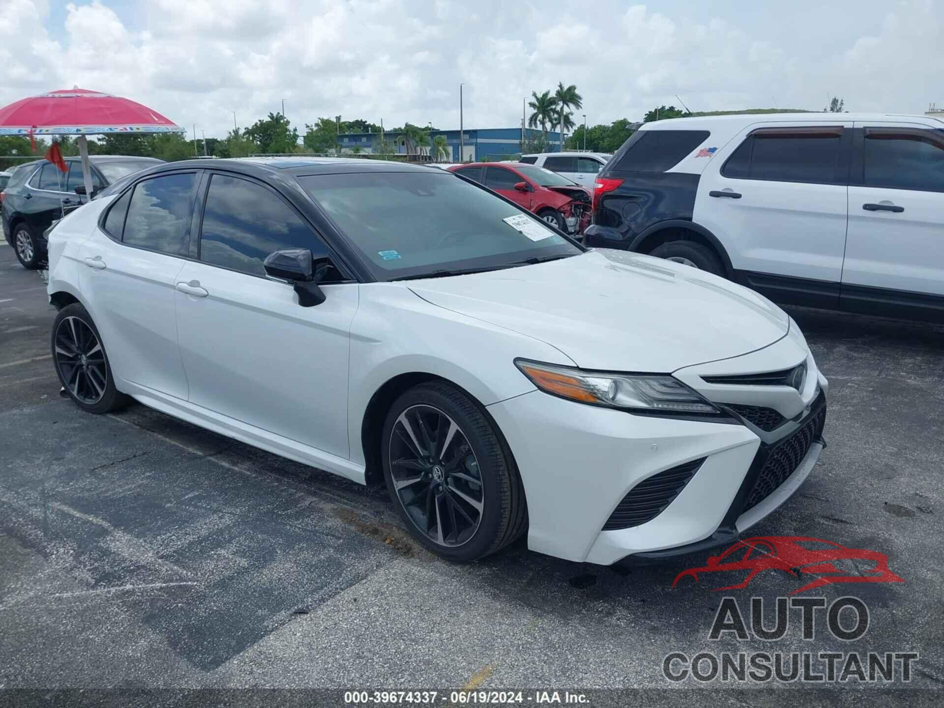 TOYOTA CAMRY 2018 - 4T1B61HKXJU155437