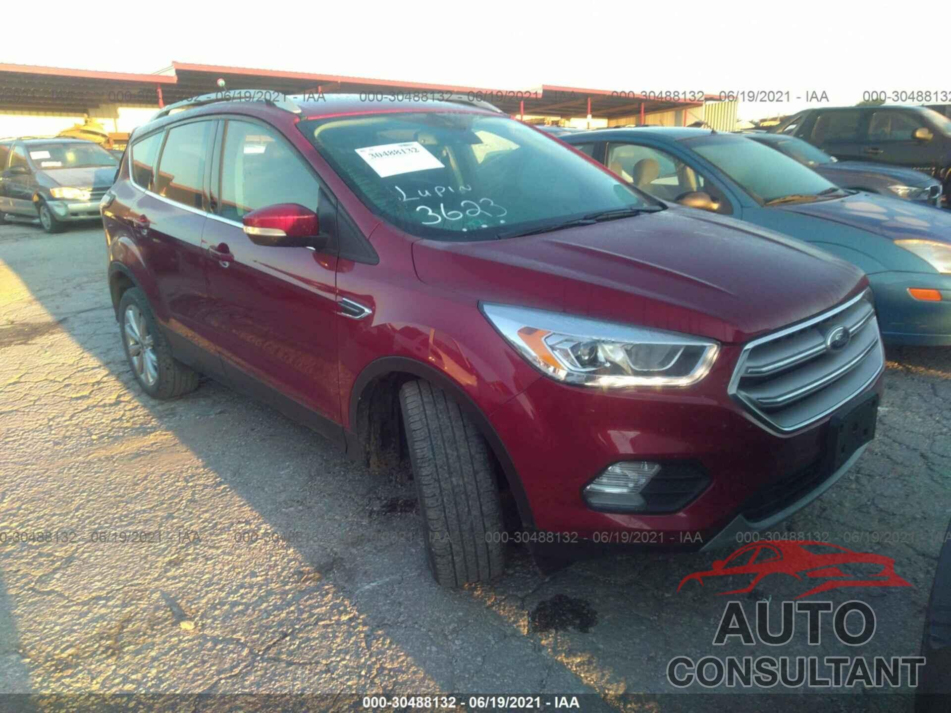 FORD ESCAPE 2017 - 1FMCU0J99HUD10419