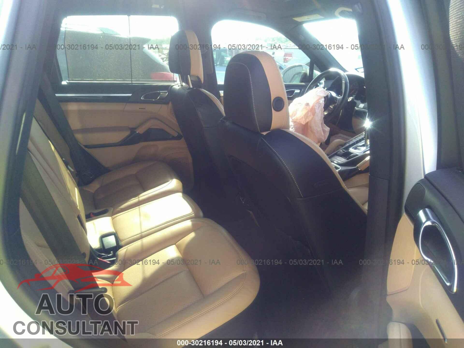 PORSCHE CAYENNE 2016 - WP1AF2A26GLA40346