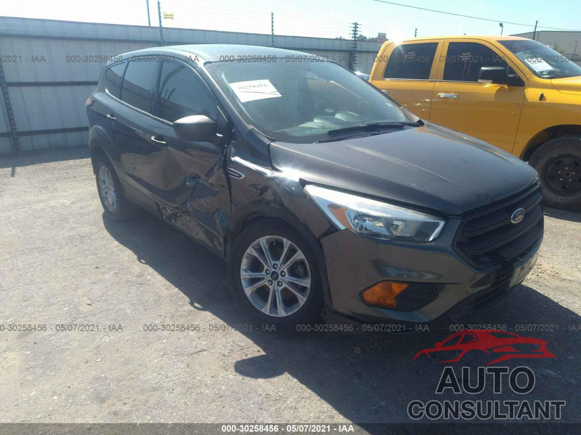 FORD ESCAPE 2017 - 1FMCU0F70HUC78158
