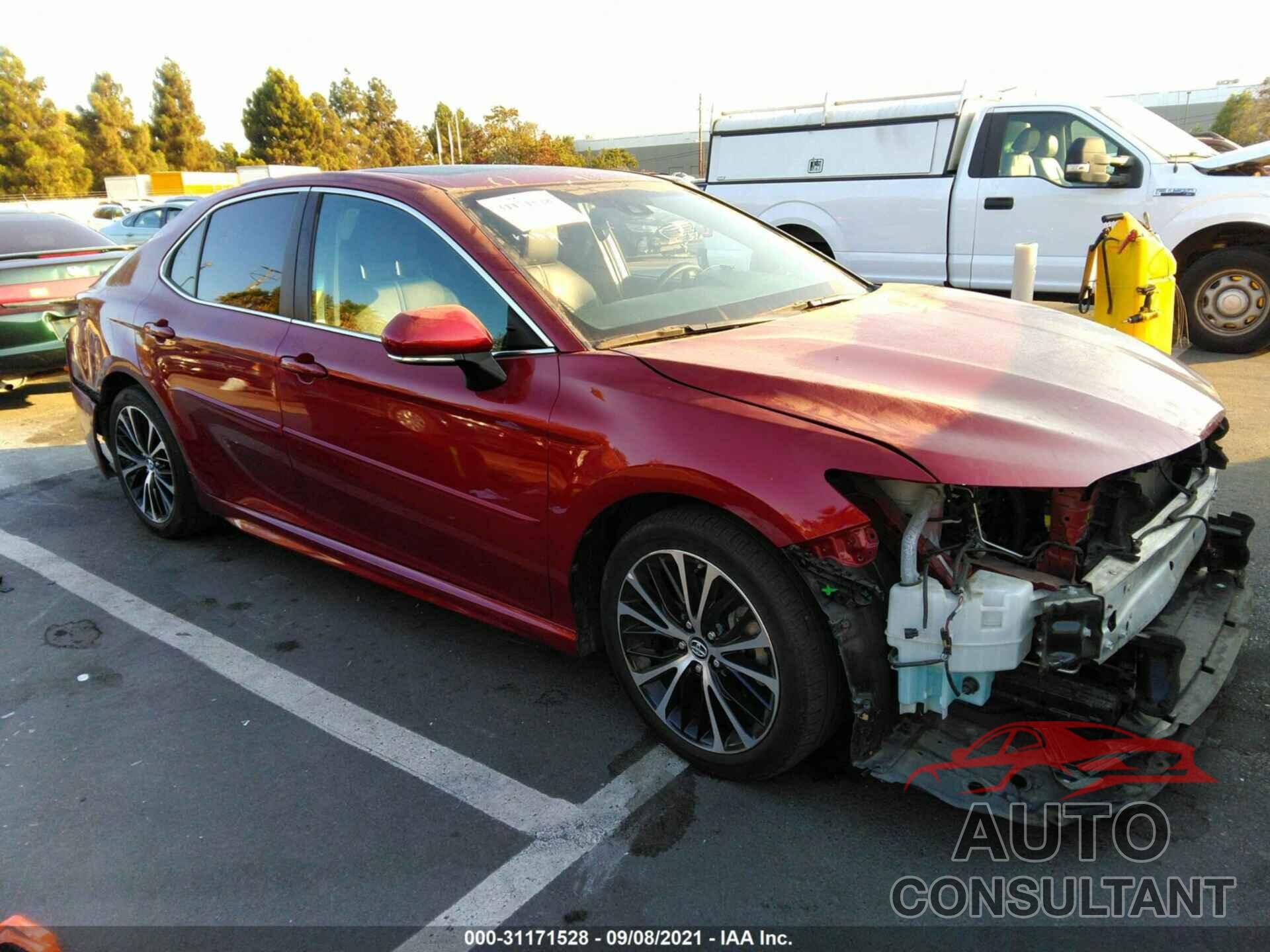 TOYOTA CAMRY 2018 - 4T1B11HK0JU505513