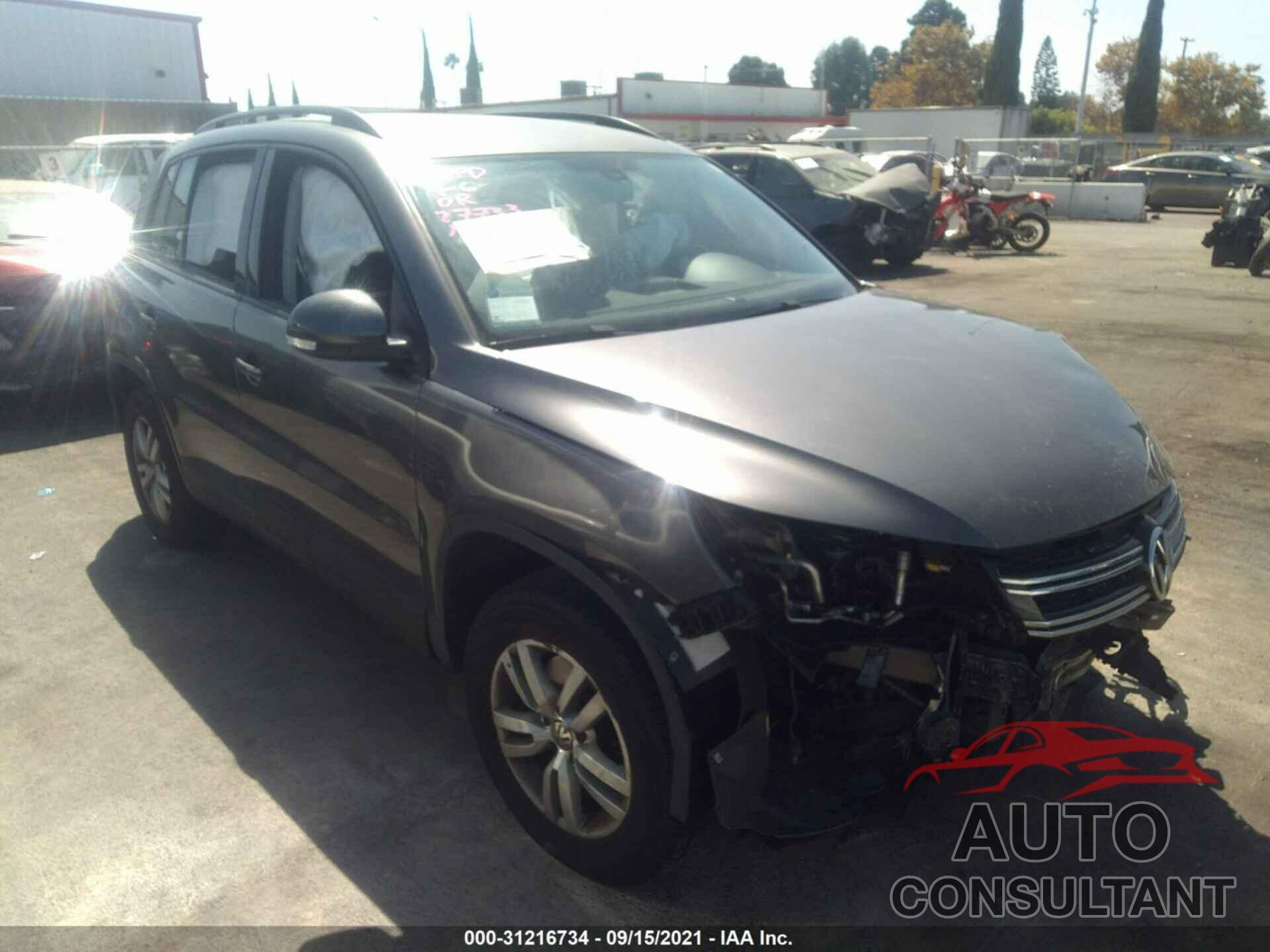 VOLKSWAGEN TIGUAN 2017 - WVGAV7AX8HK017859