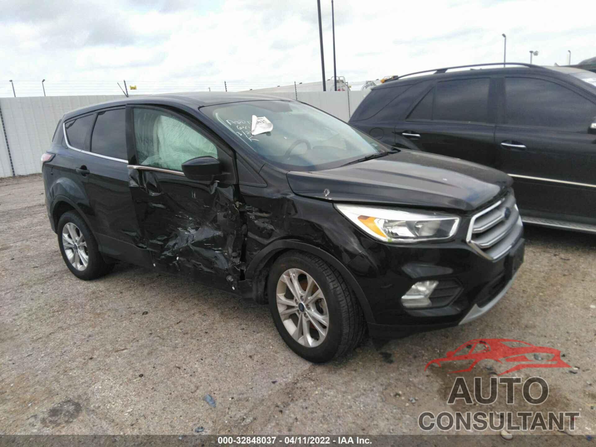 FORD ESCAPE 2017 - 1FMCU0GDXHUD52853