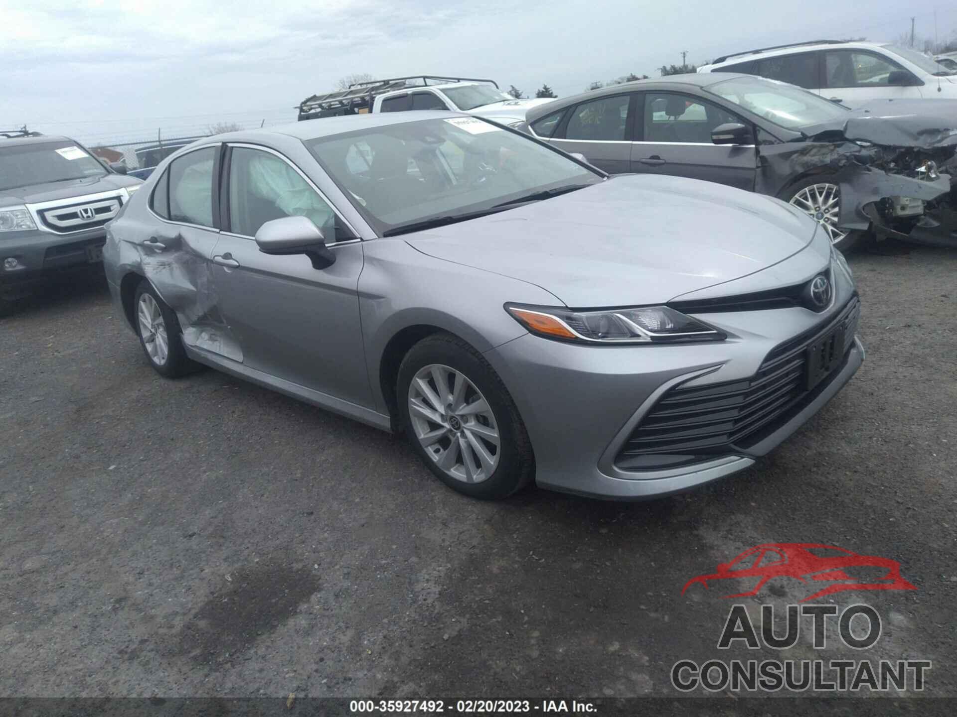 TOYOTA CAMRY 2022 - 4T1C11AK1NU643078