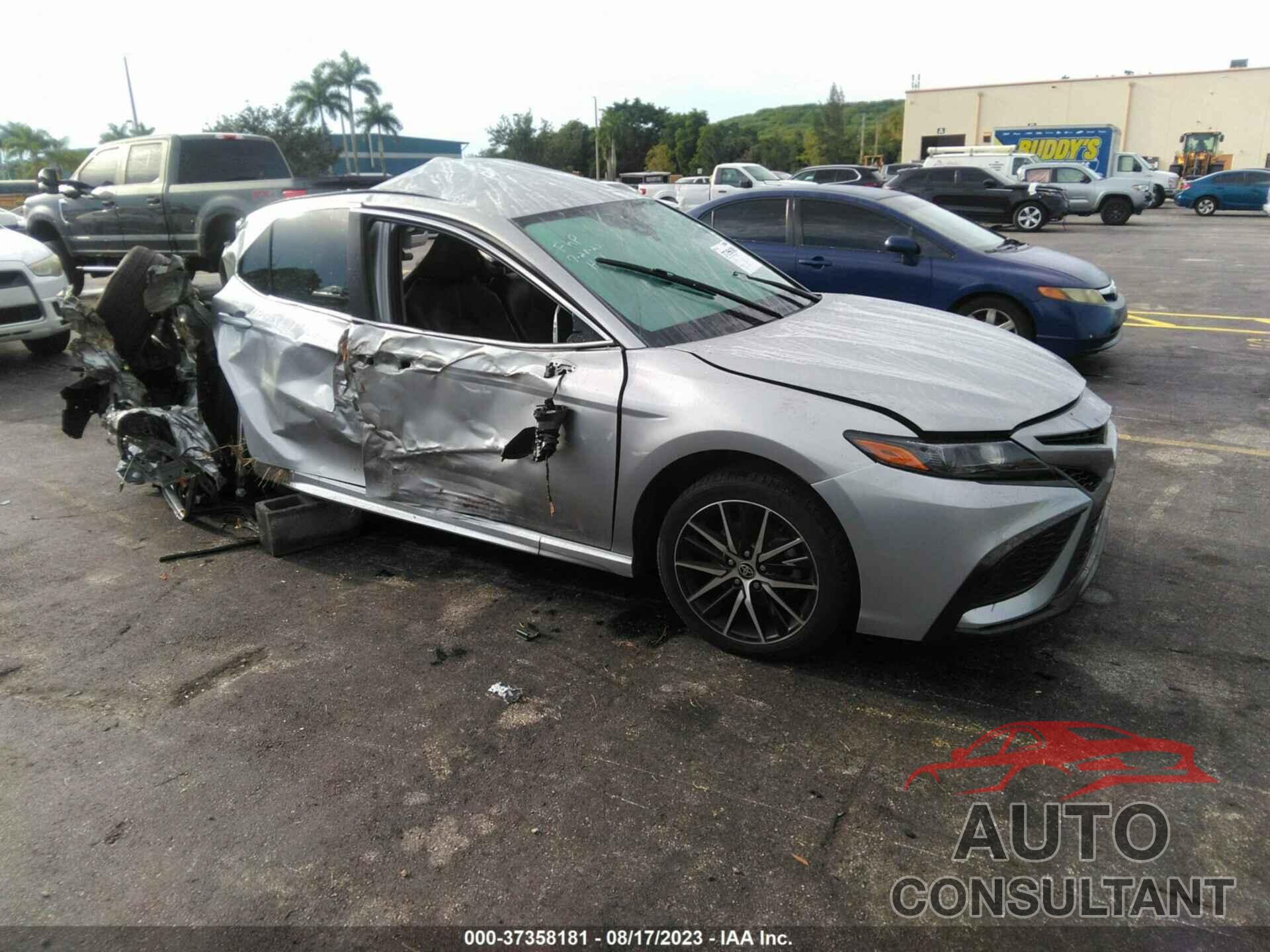 TOYOTA CAMRY 2021 - 4T1G11AK1MU449943