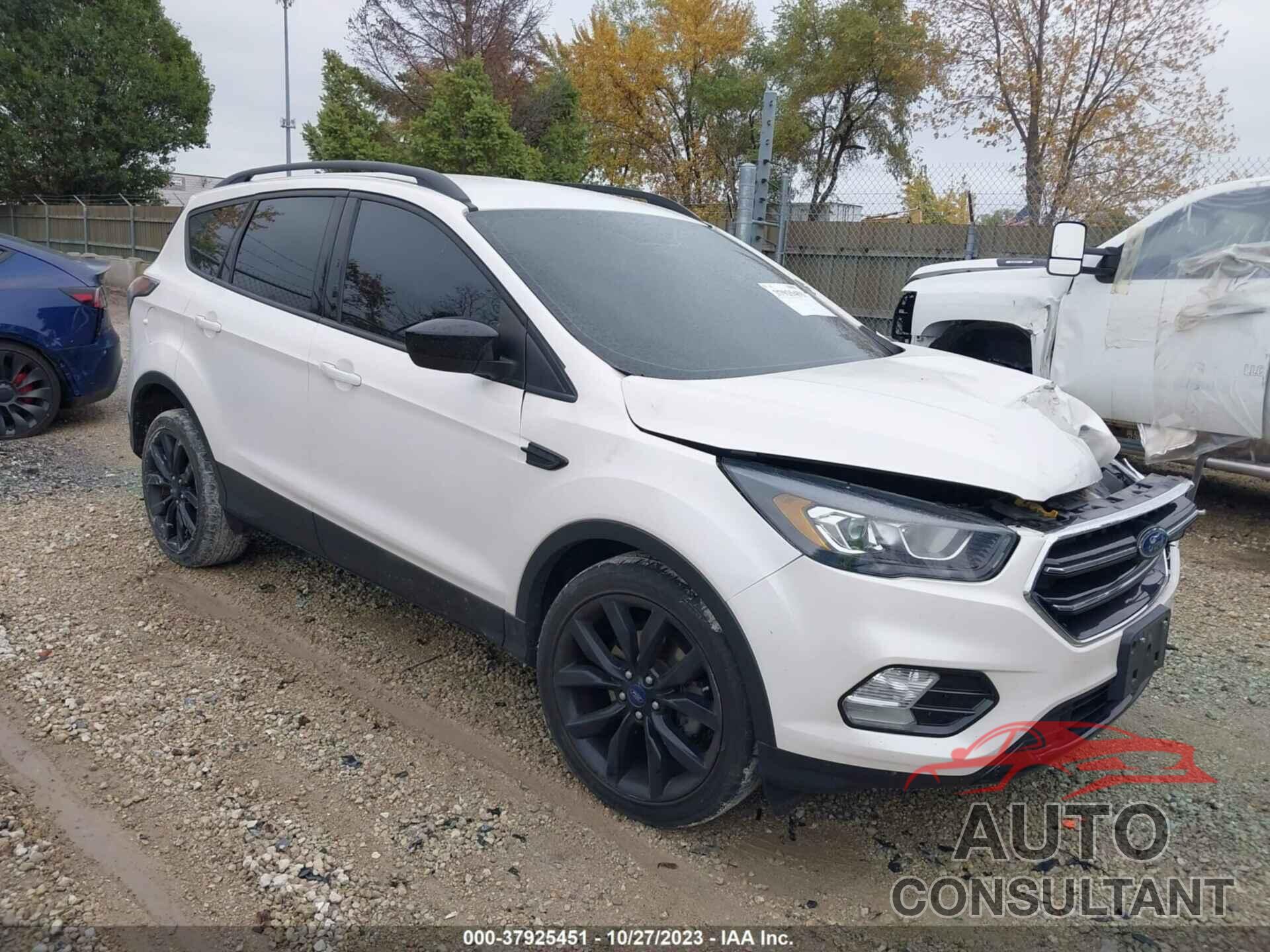 FORD ESCAPE 2017 - 1FMCU0GD3HUA03100