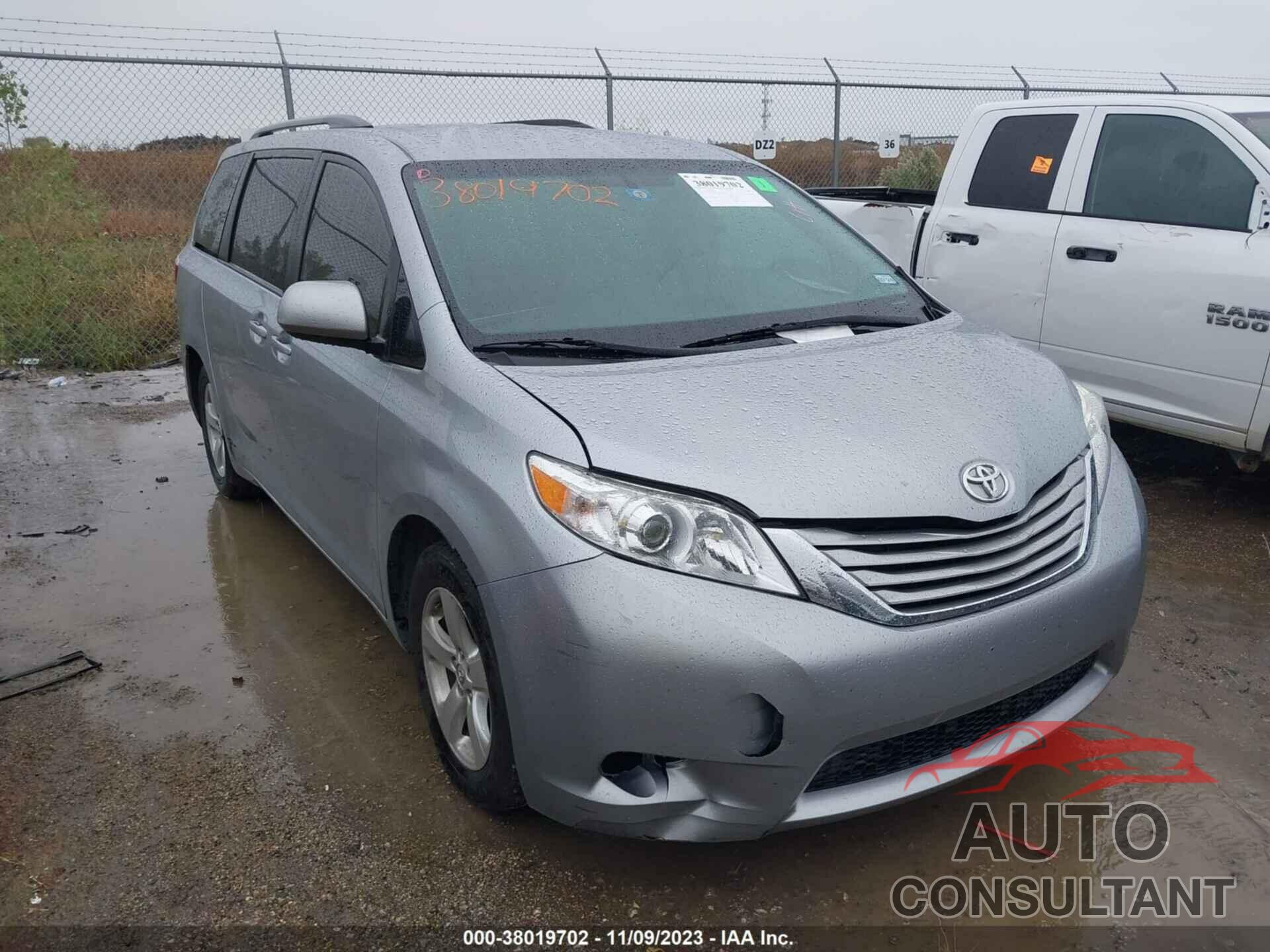 TOYOTA SIENNA 2017 - 5TDKZ3DC5HS768943