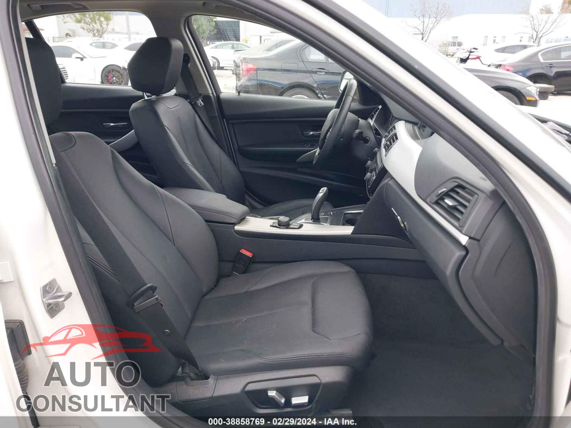 BMW 320I 2016 - WBA8E1G50GNU10867