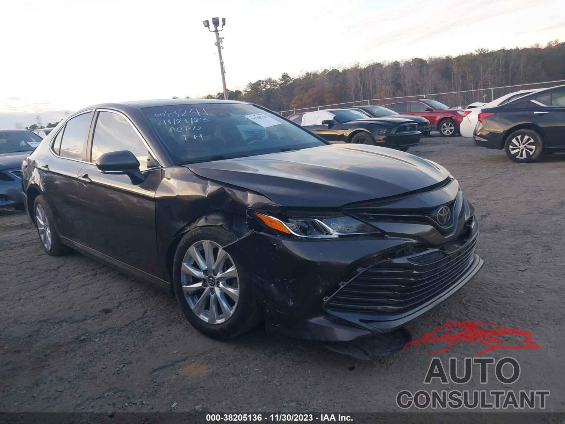 TOYOTA CAMRY 2018 - 4T1B11HK6JU008241