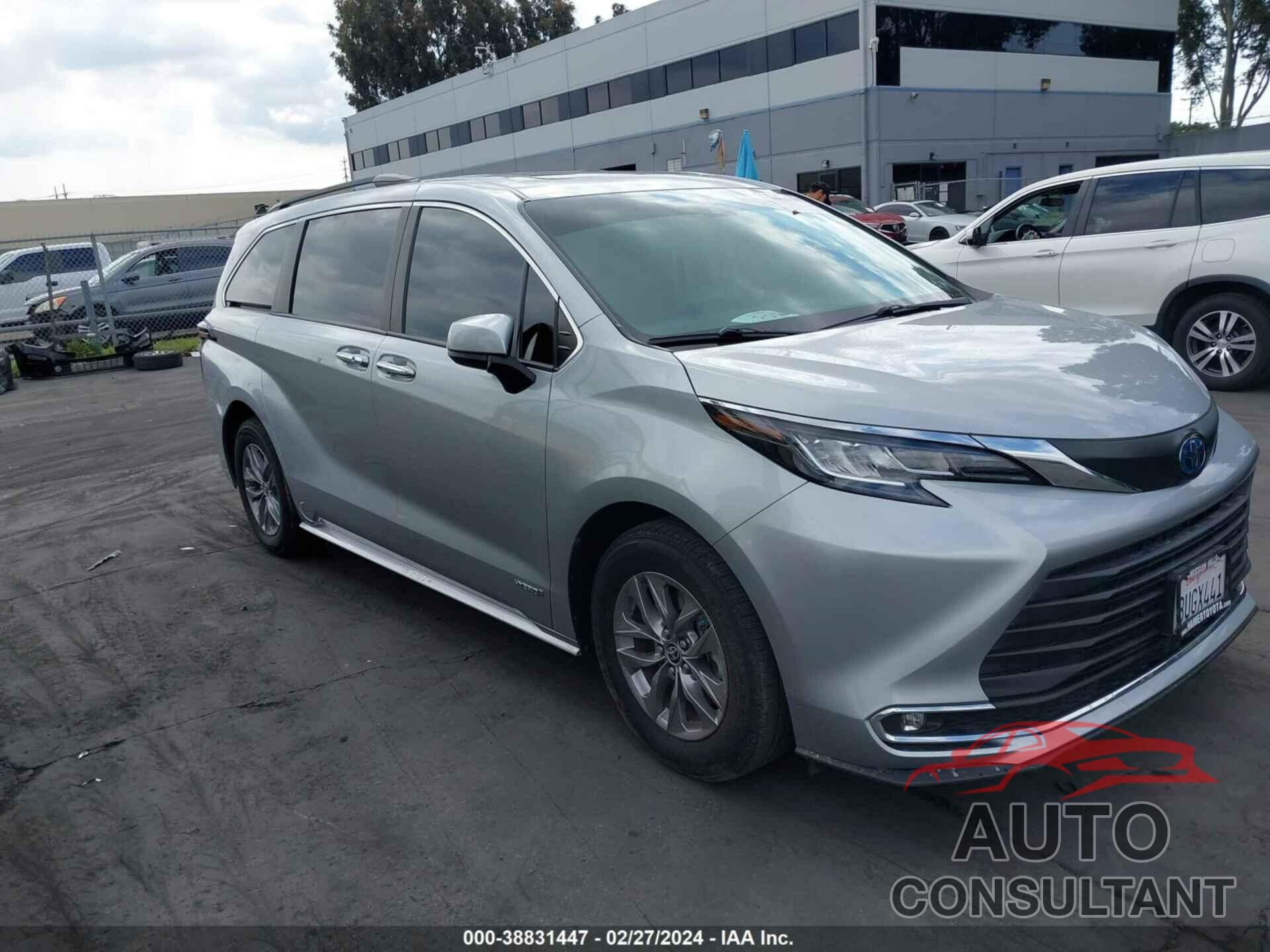 TOYOTA SIENNA 2021 - 5TDJRKEC5MS008087