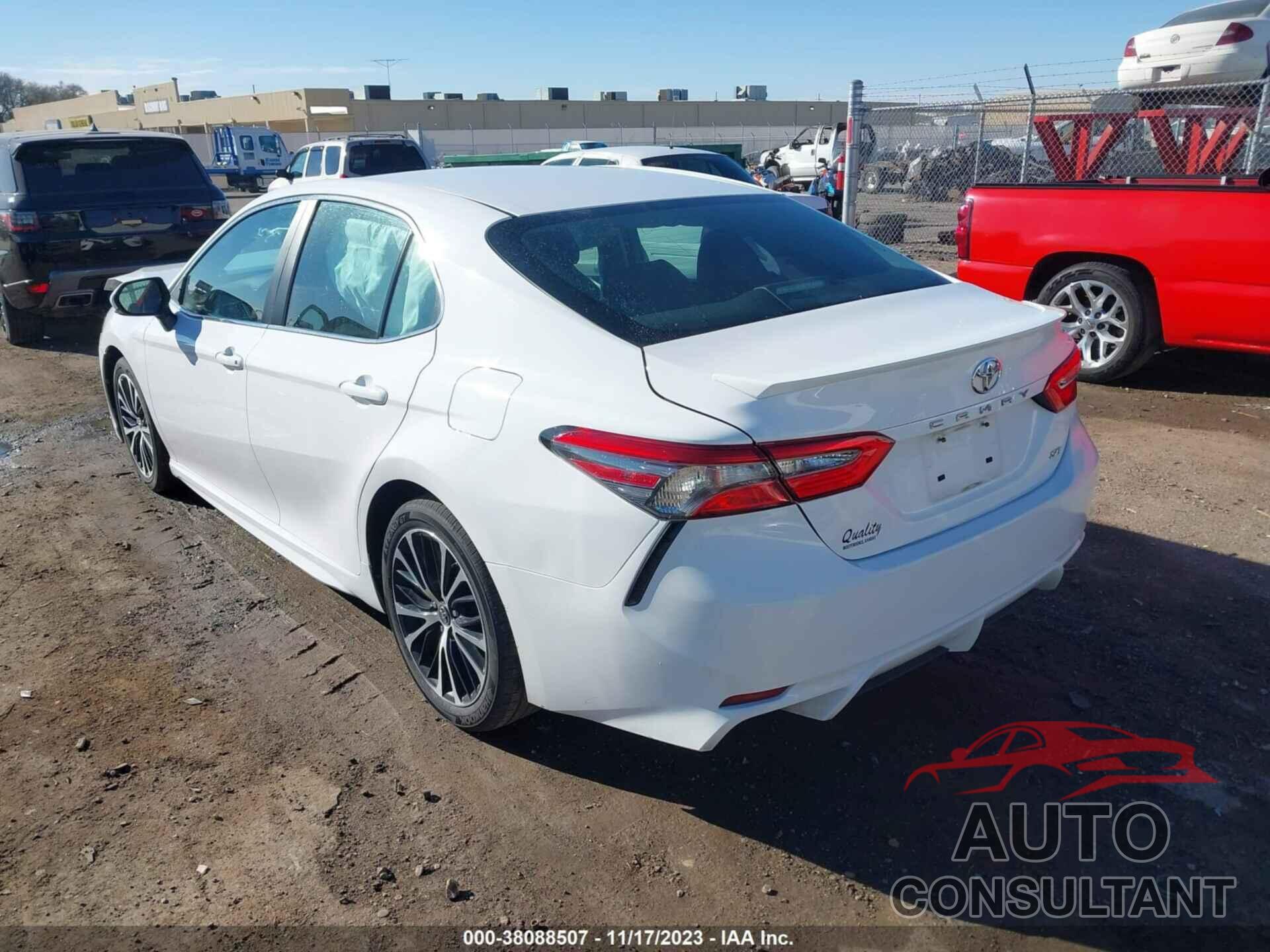 TOYOTA CAMRY 2018 - 4T1B11HK9JU653112